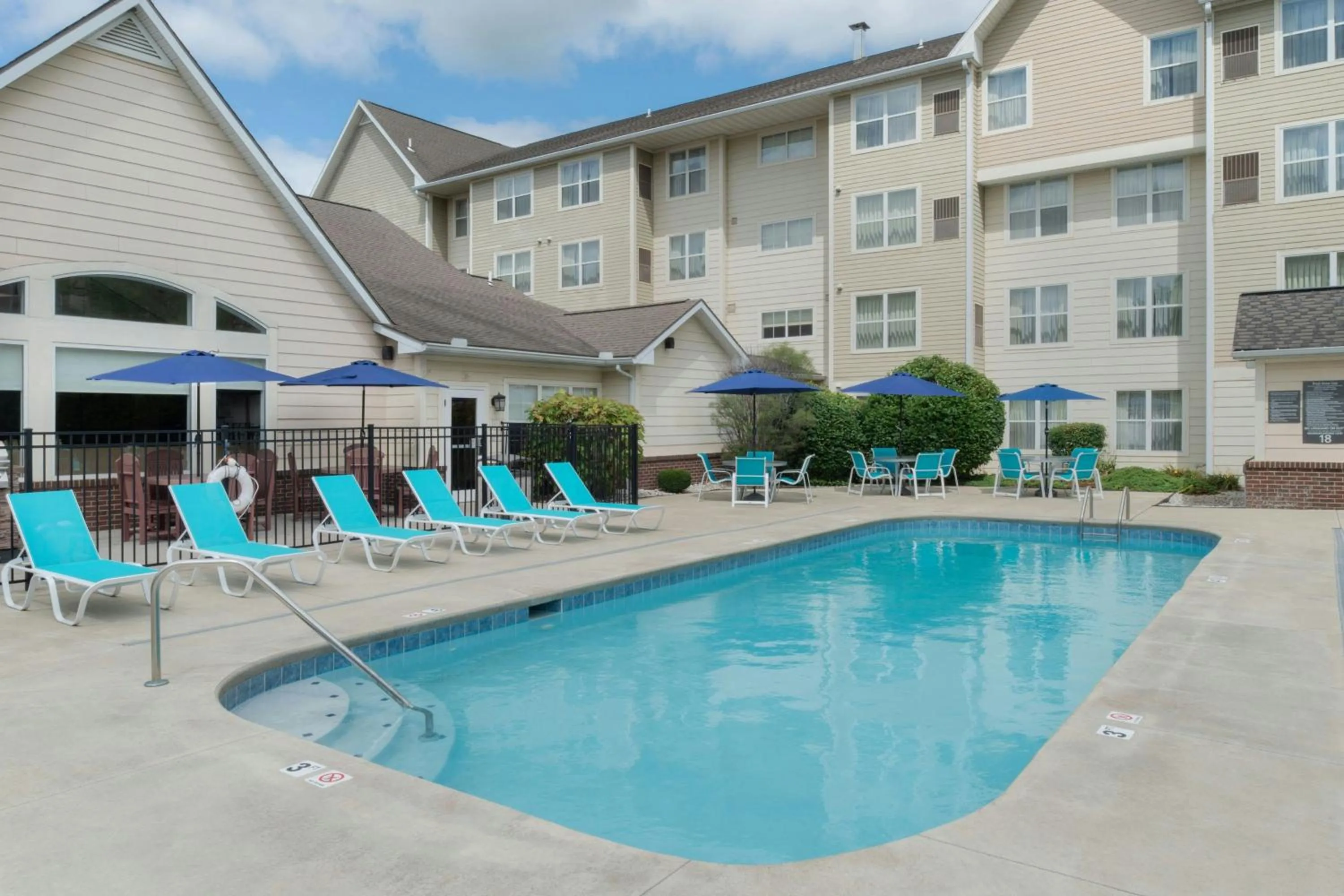 Swimming pool in Residence Inn by Marriott Dayton Troy