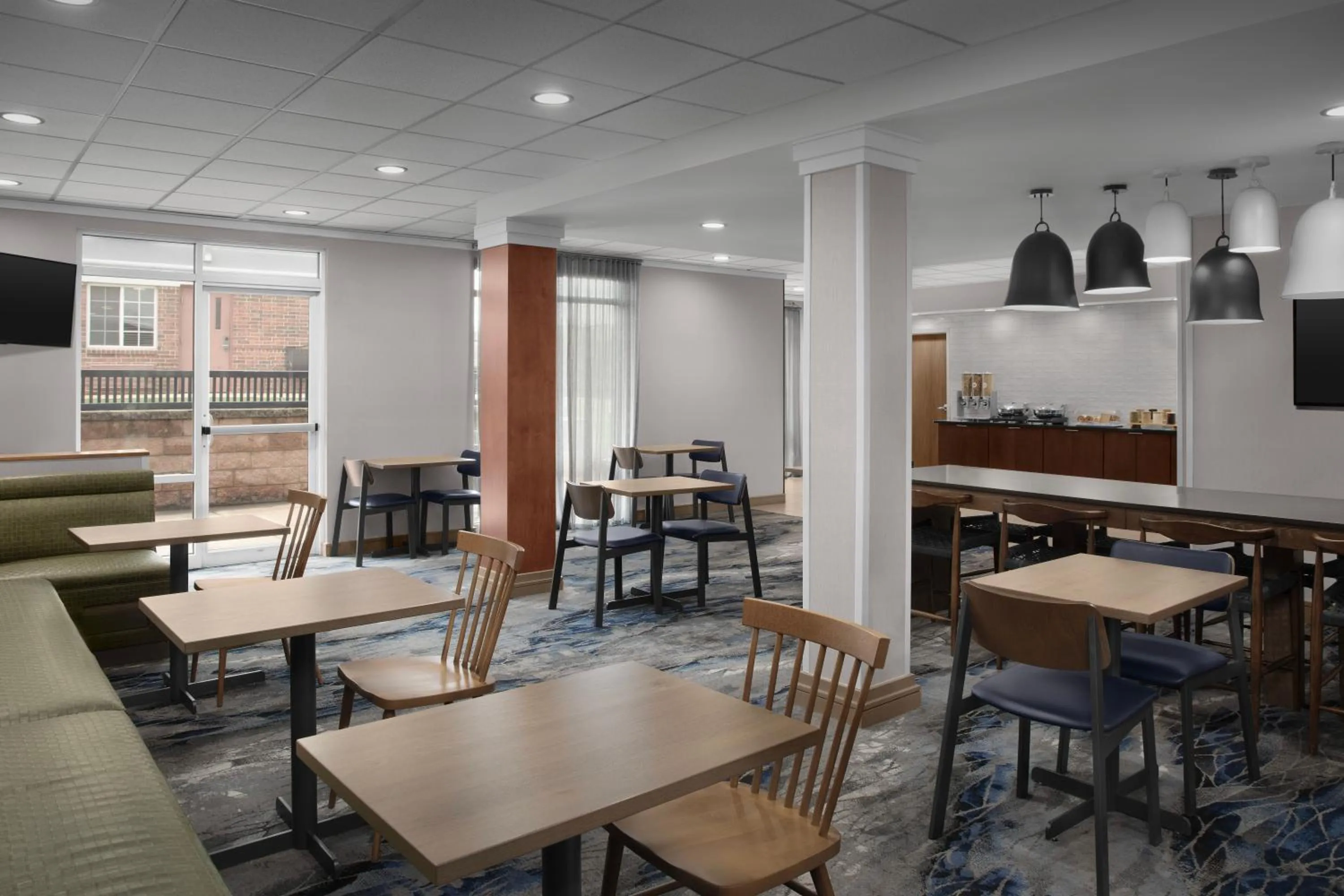 Lobby or reception in Fairfield Inn & Suites by Marriott Rogers