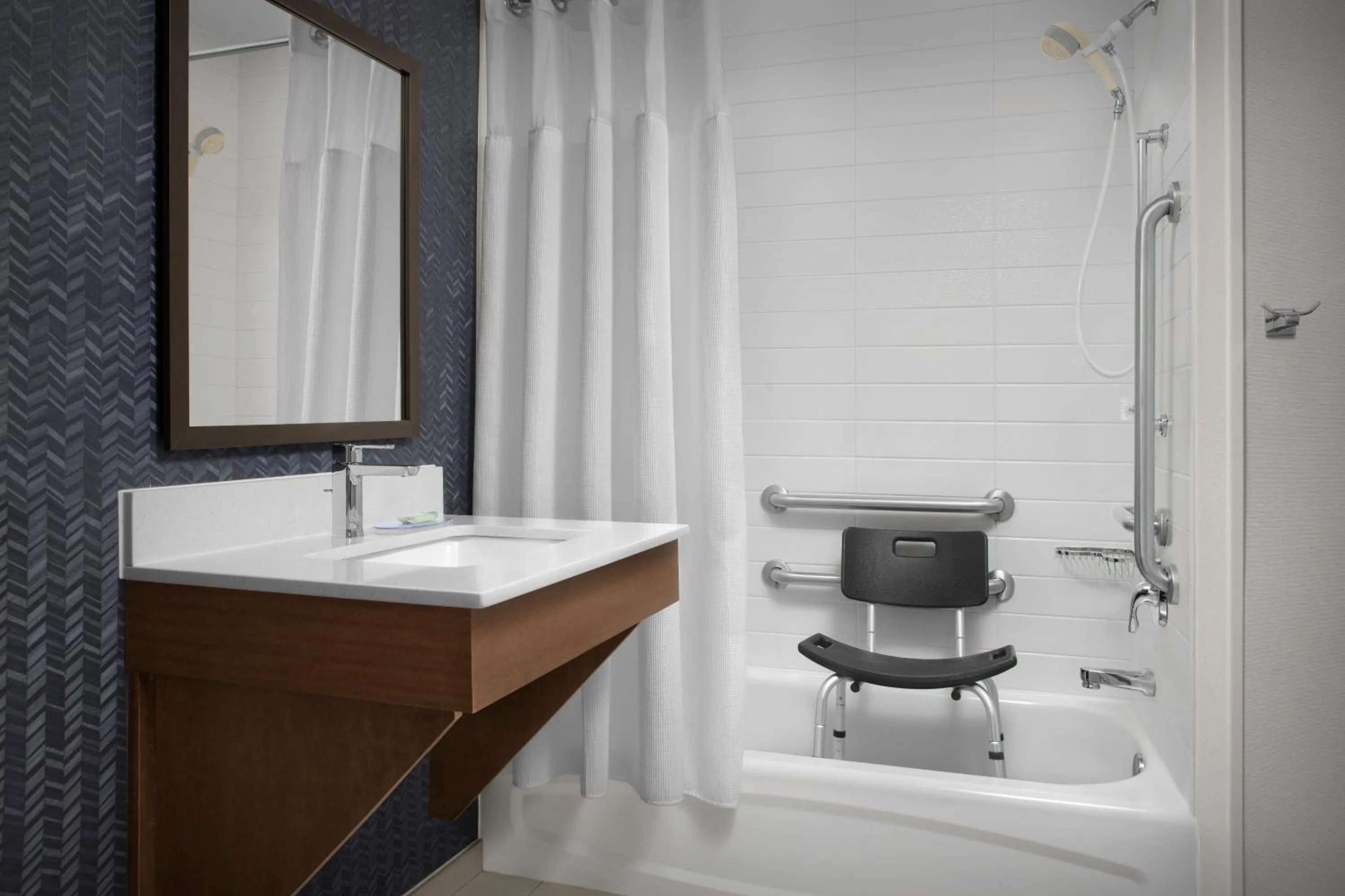 Bathroom in Fairfield Inn & Suites by Marriott Rogers