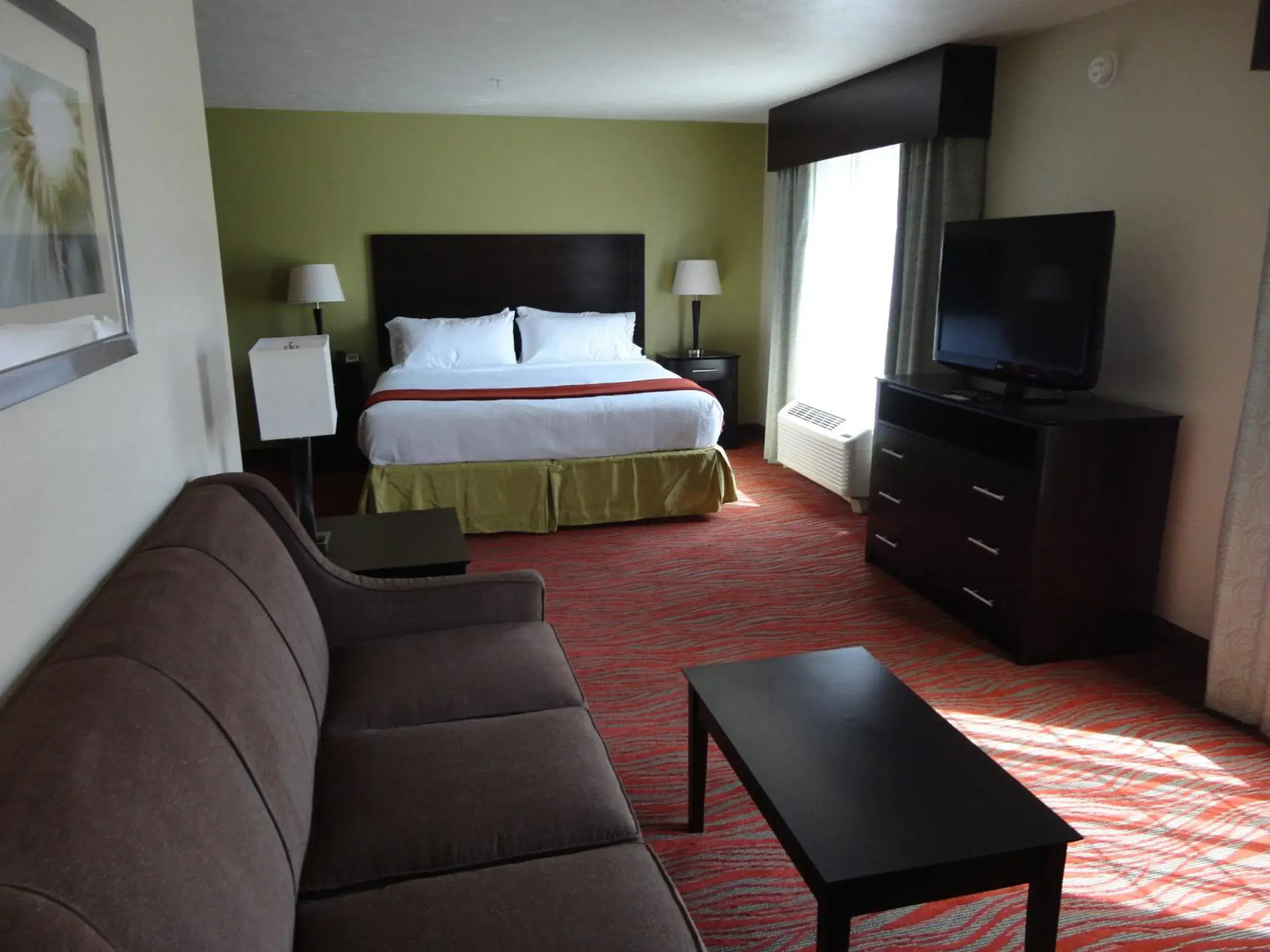 TV and multimedia, Bed in Holiday Inn Express & Suites Indianapolis North - Carmel by IHG TV and multimedia, Bed in Holiday Inn Express & Suites Indianapolis North - Carmel by IHG