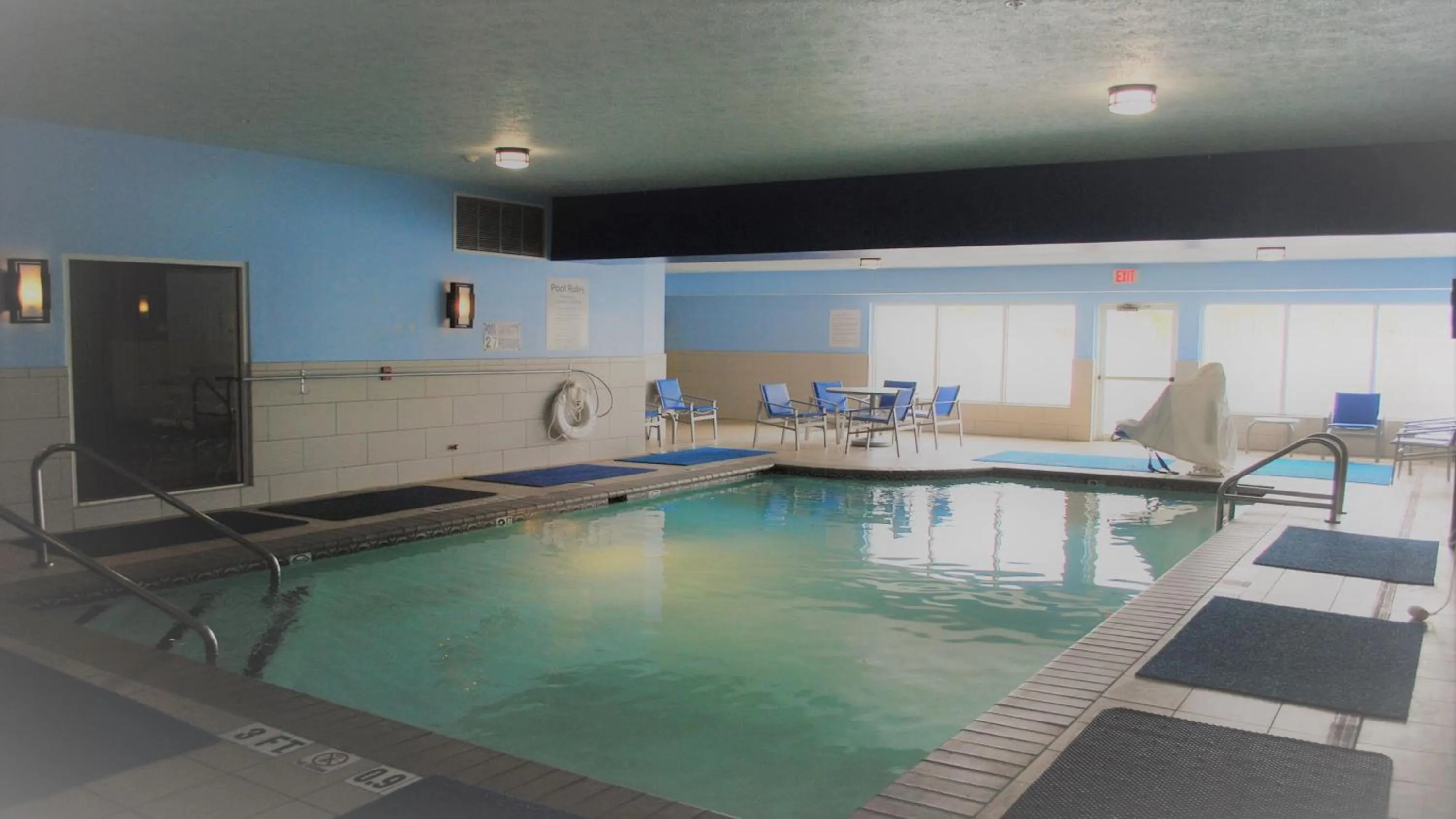 Swimming pool in Holiday Inn Express & Suites Indianapolis North - Carmel by IHG