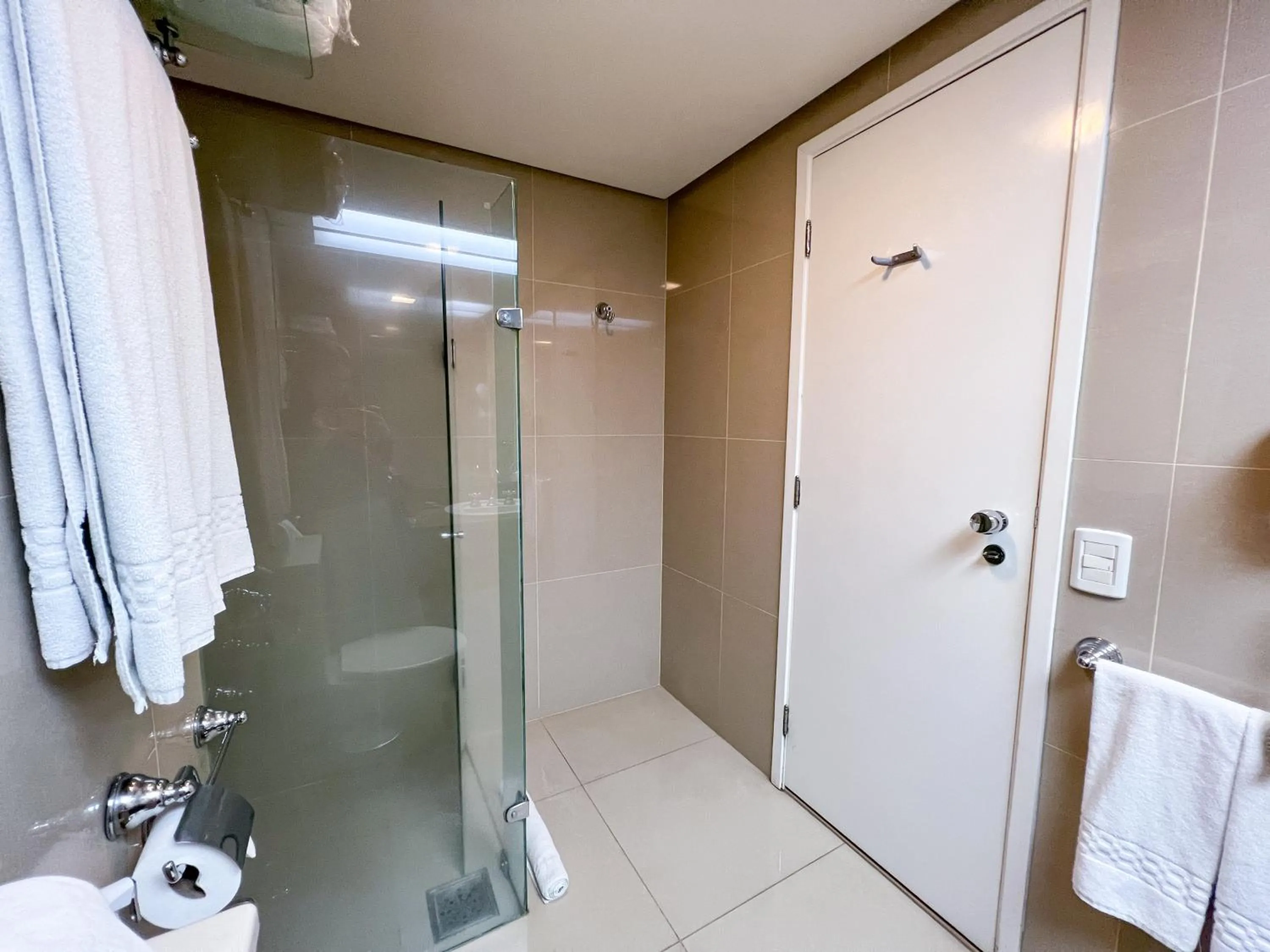 Bathroom in Castro's Park Hotel