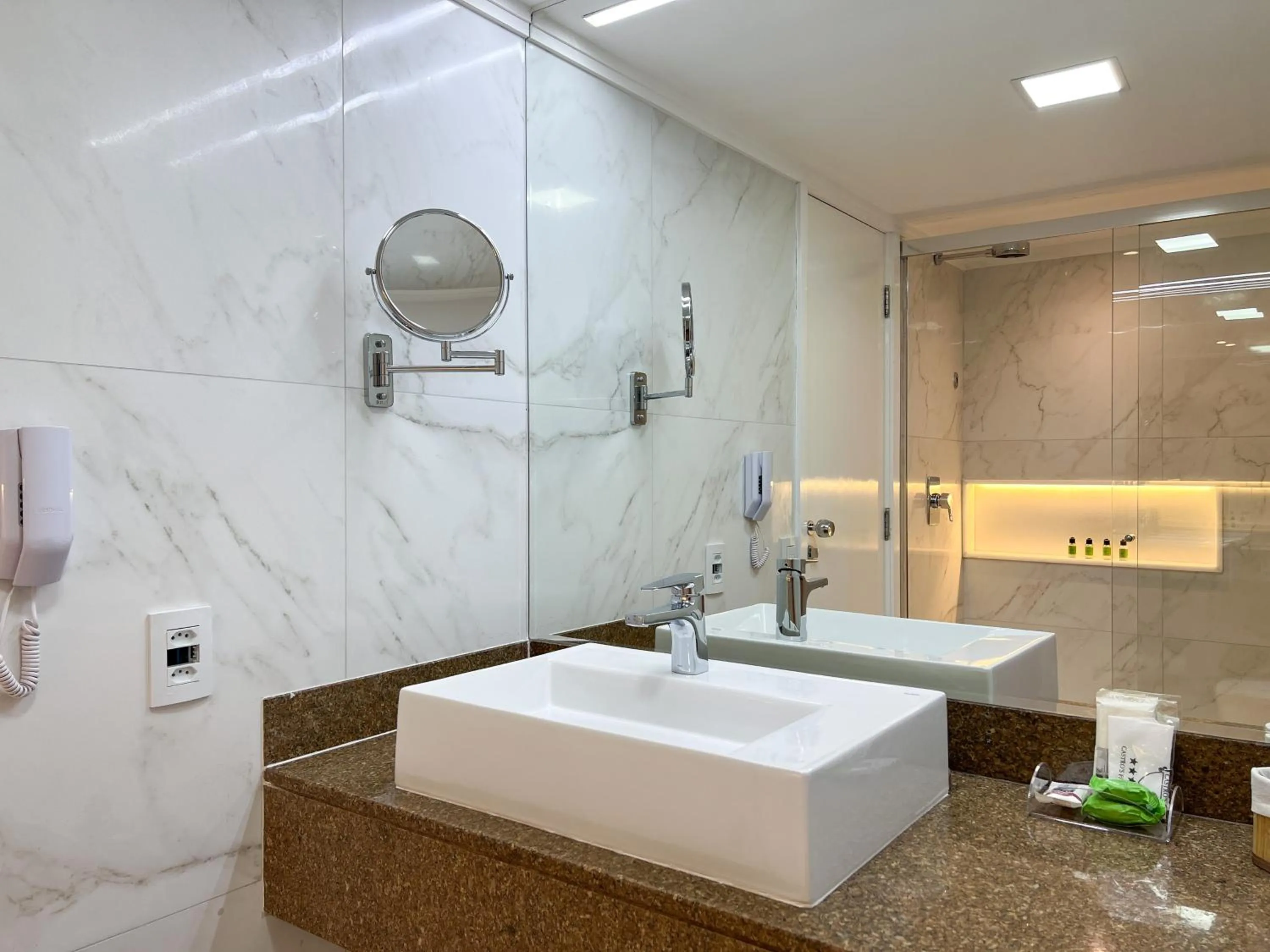 Bathroom in Castro's Park Hotel