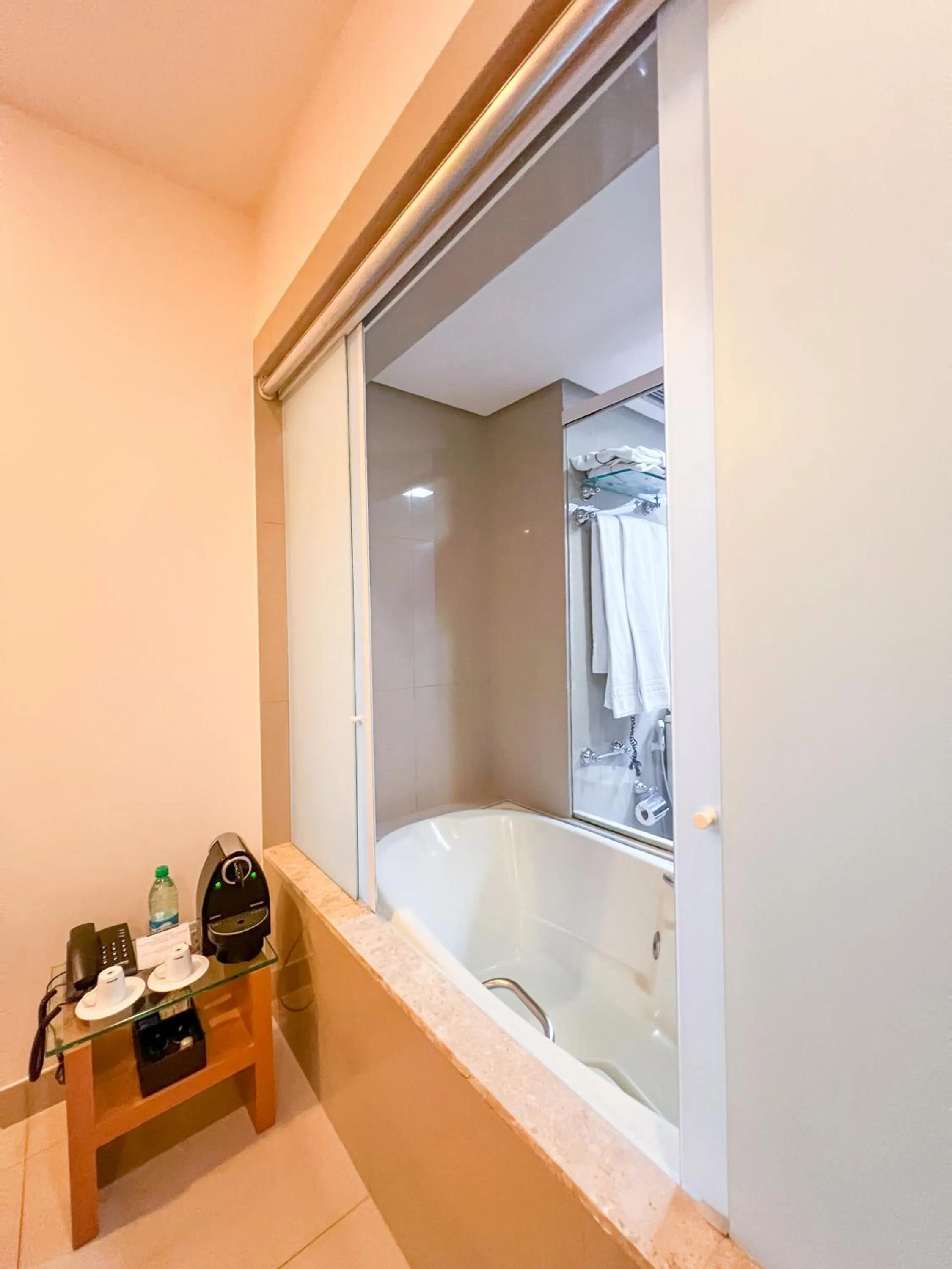 Hot Tub in Castro's Park Hotel