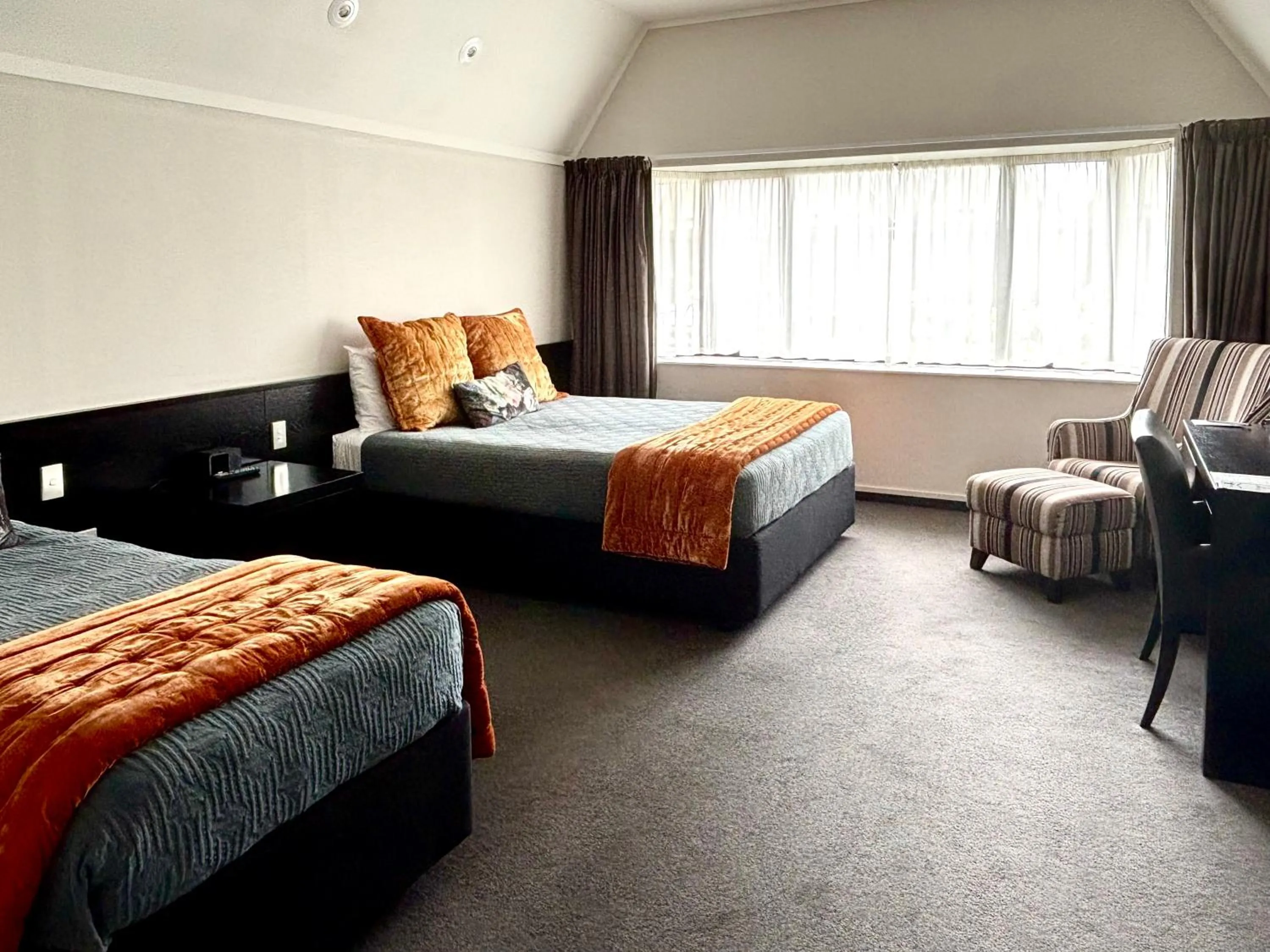 Bed in Ascot Park Hotel