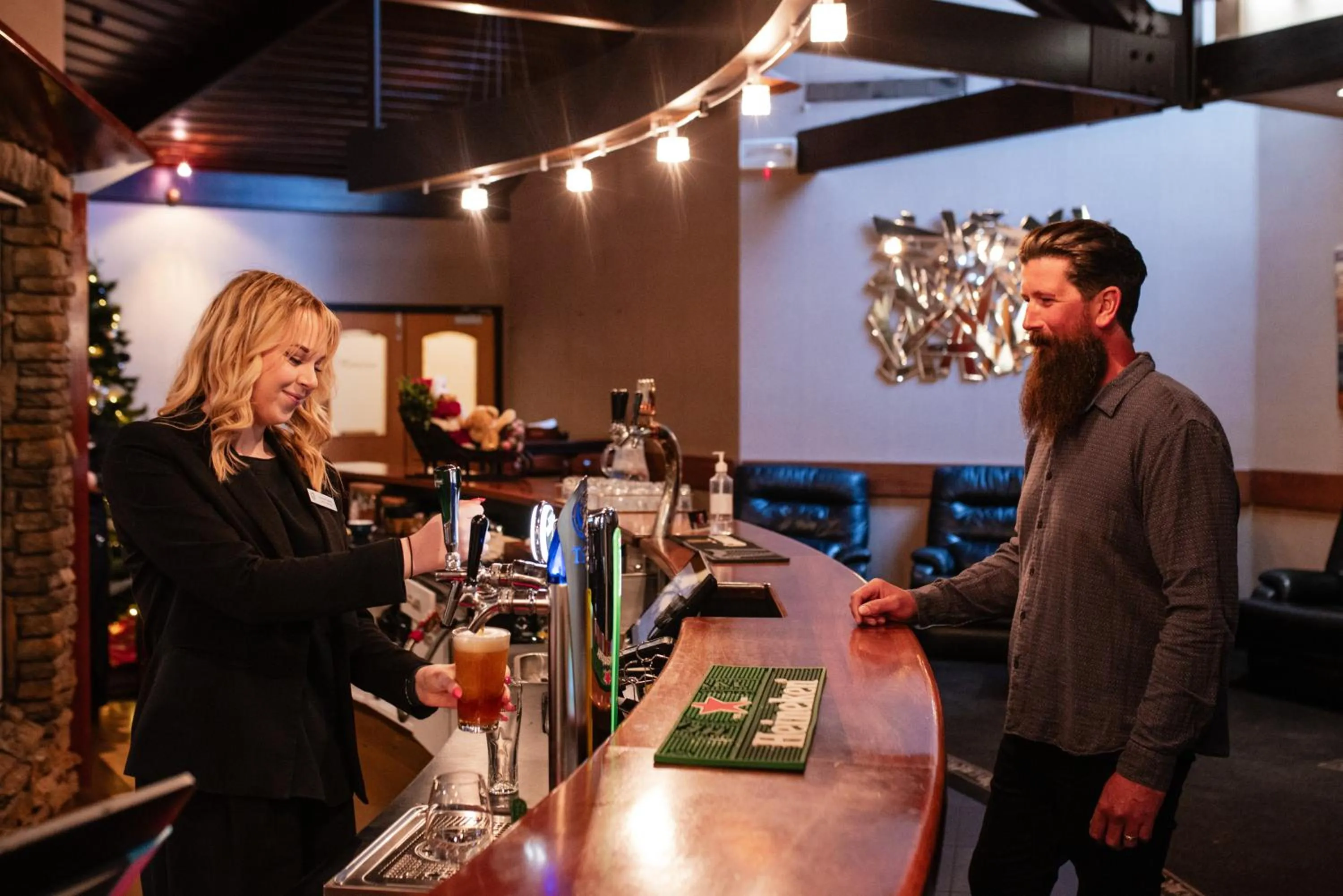 Lounge or bar in Ascot Park Hotel