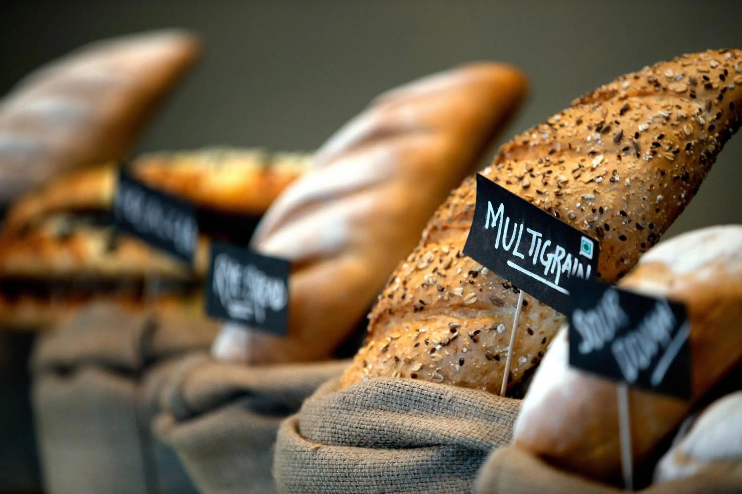 Restaurant/places to eat in Marriott Executive Apartment - Lakeside Chalet, Mumbai