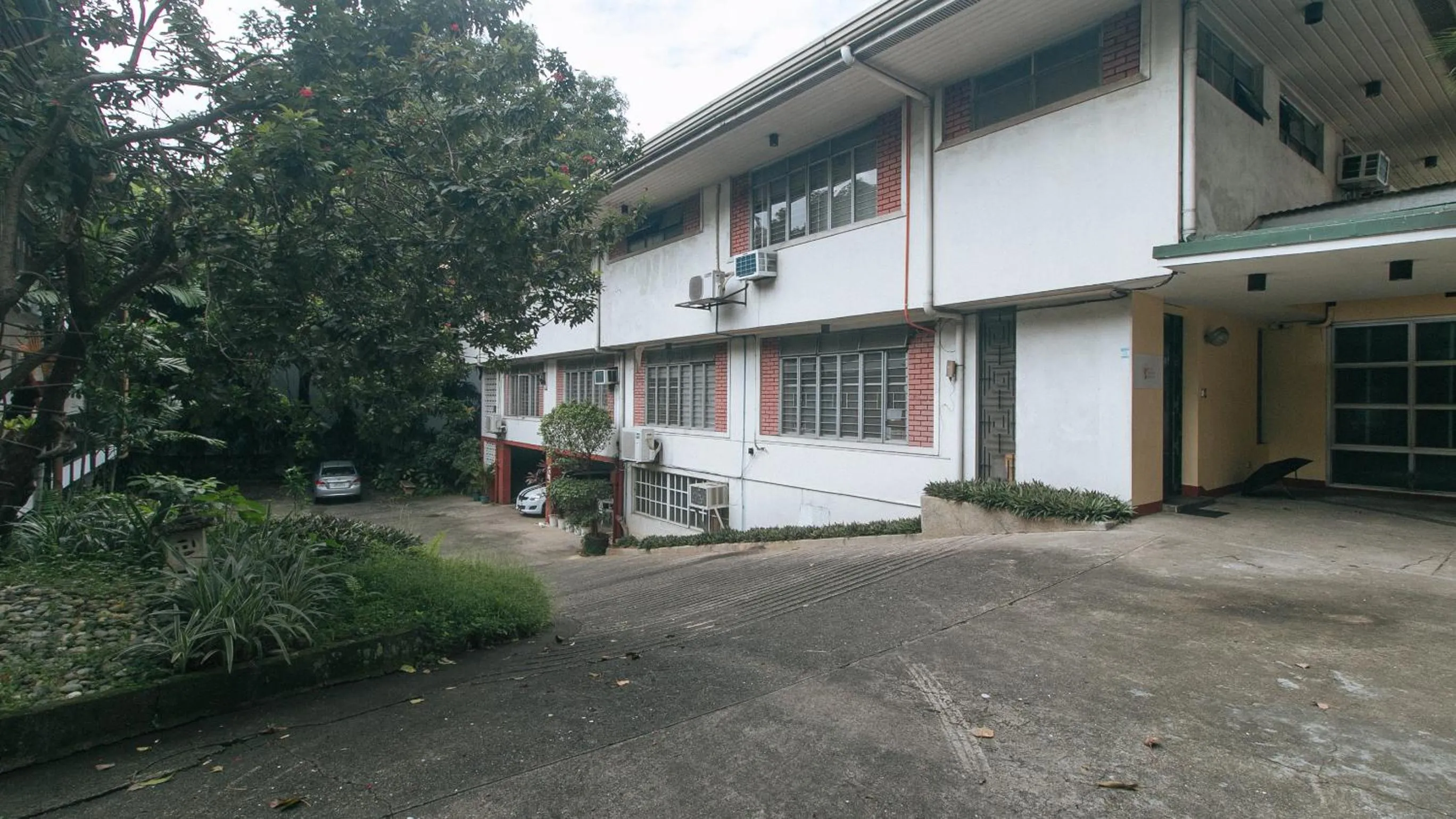 Property building in RedDoorz at Broadway Court Apartelle Quezon City