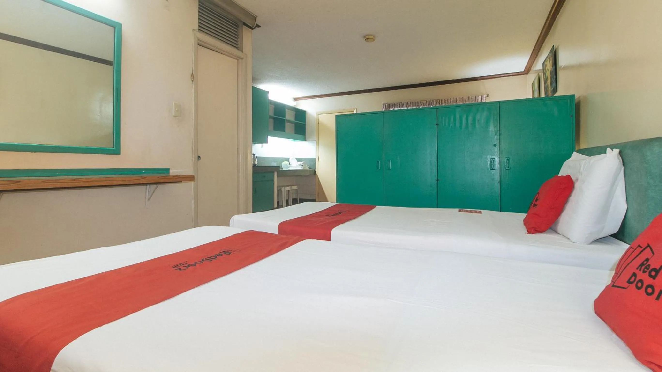 Bed in RedDoorz at Broadway Court Apartelle Quezon City