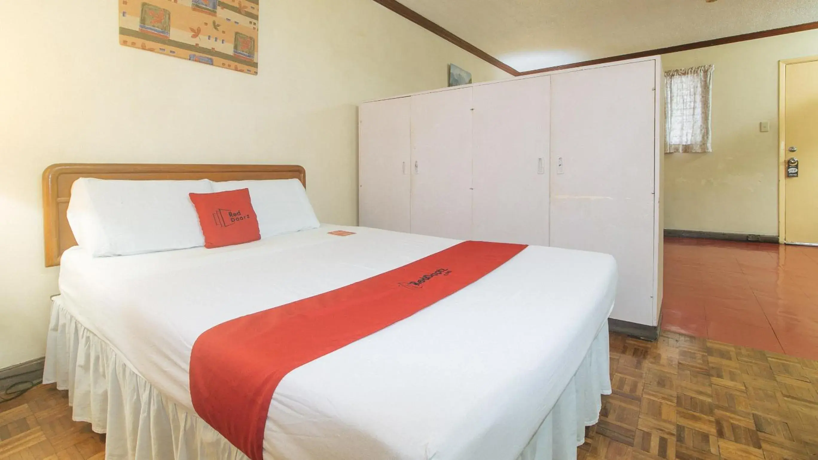 Bed in RedDoorz at Broadway Court Apartelle Quezon City Bed in RedDoorz at Broadway Court Apartelle Quezon City