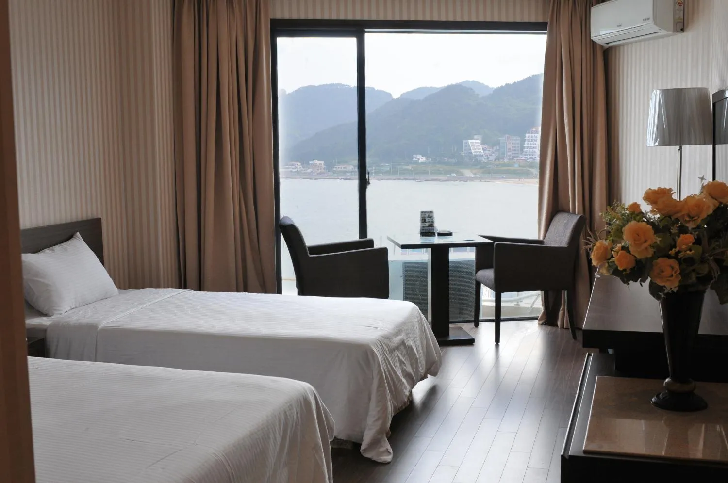 Day, Mountain View in Songjung Hotel