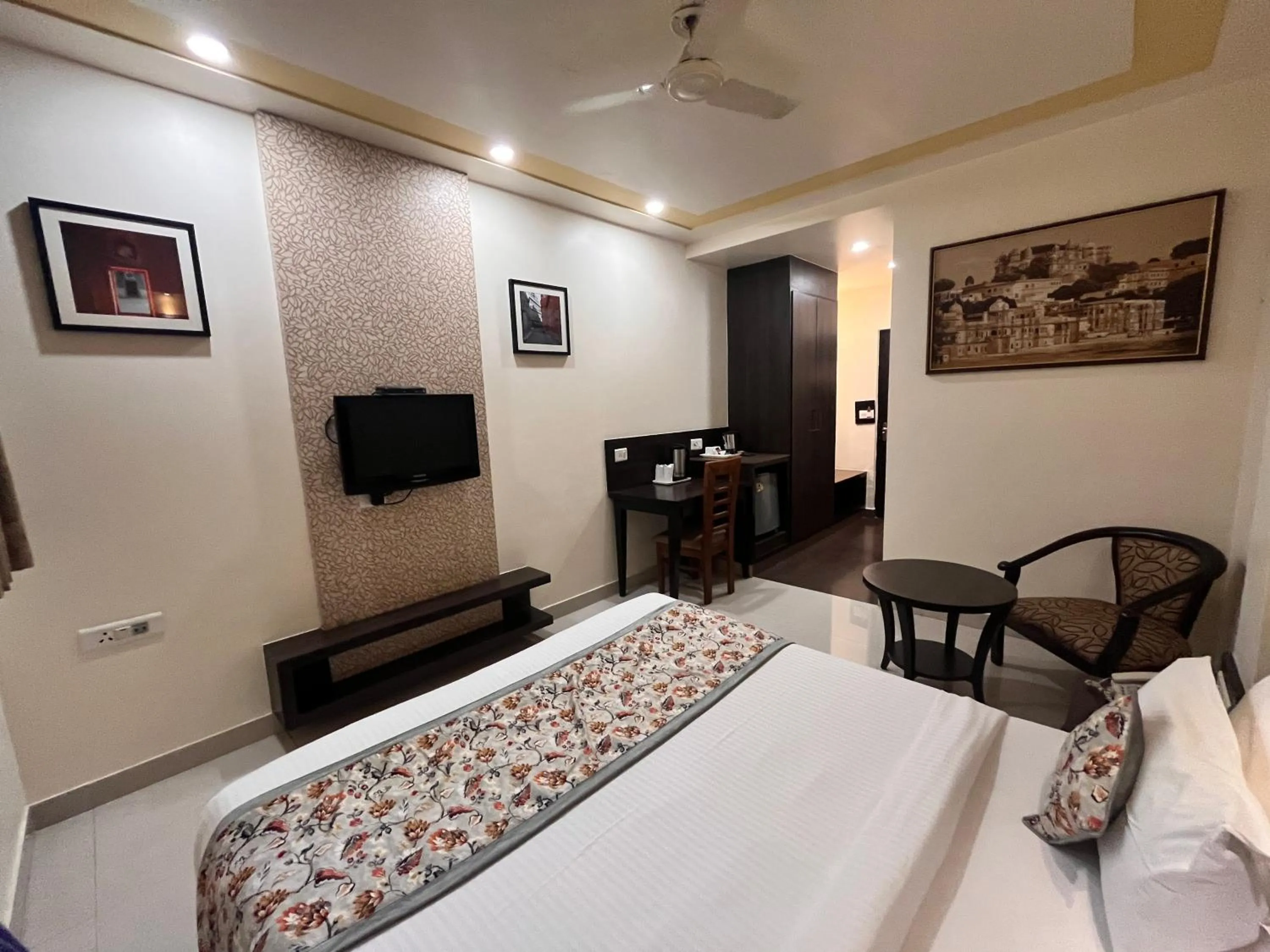 Bedroom, Bed in Ratnawali – A Vegetarian Heritage Hotel