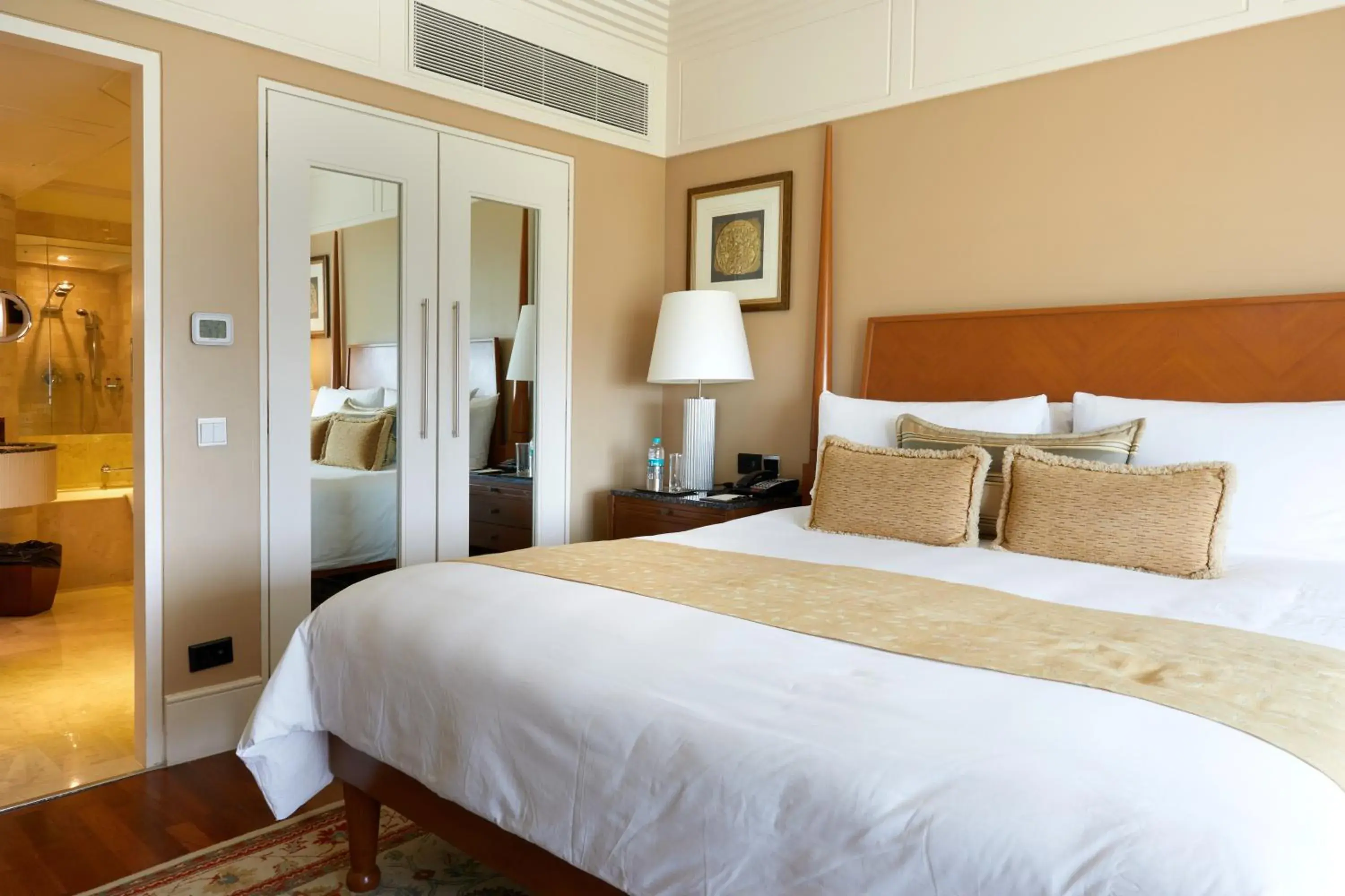 Bedroom, Bed in The Leela Mumbai Bedroom, Bed in The Leela Mumbai