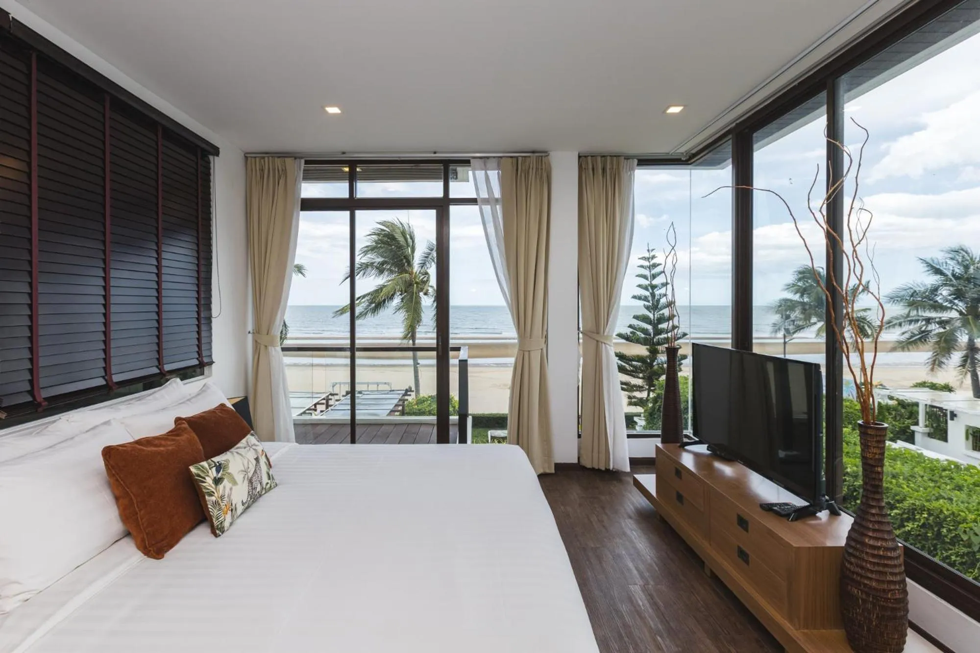 Bed in Tolani Le Bayburi Villas, Hua Hin - Pranburi