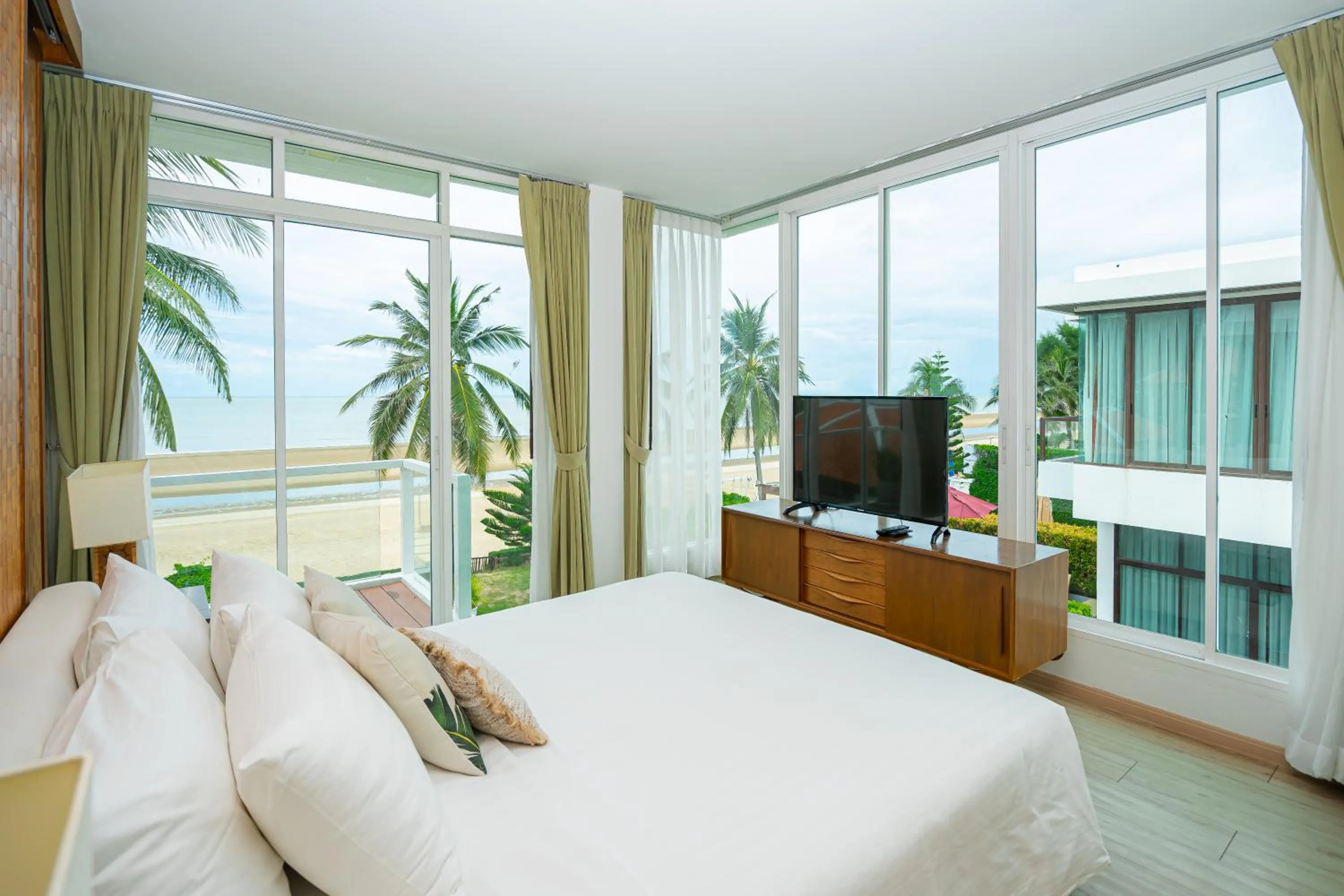 Bed in Tolani Le Bayburi Villas, Hua Hin - Pranburi