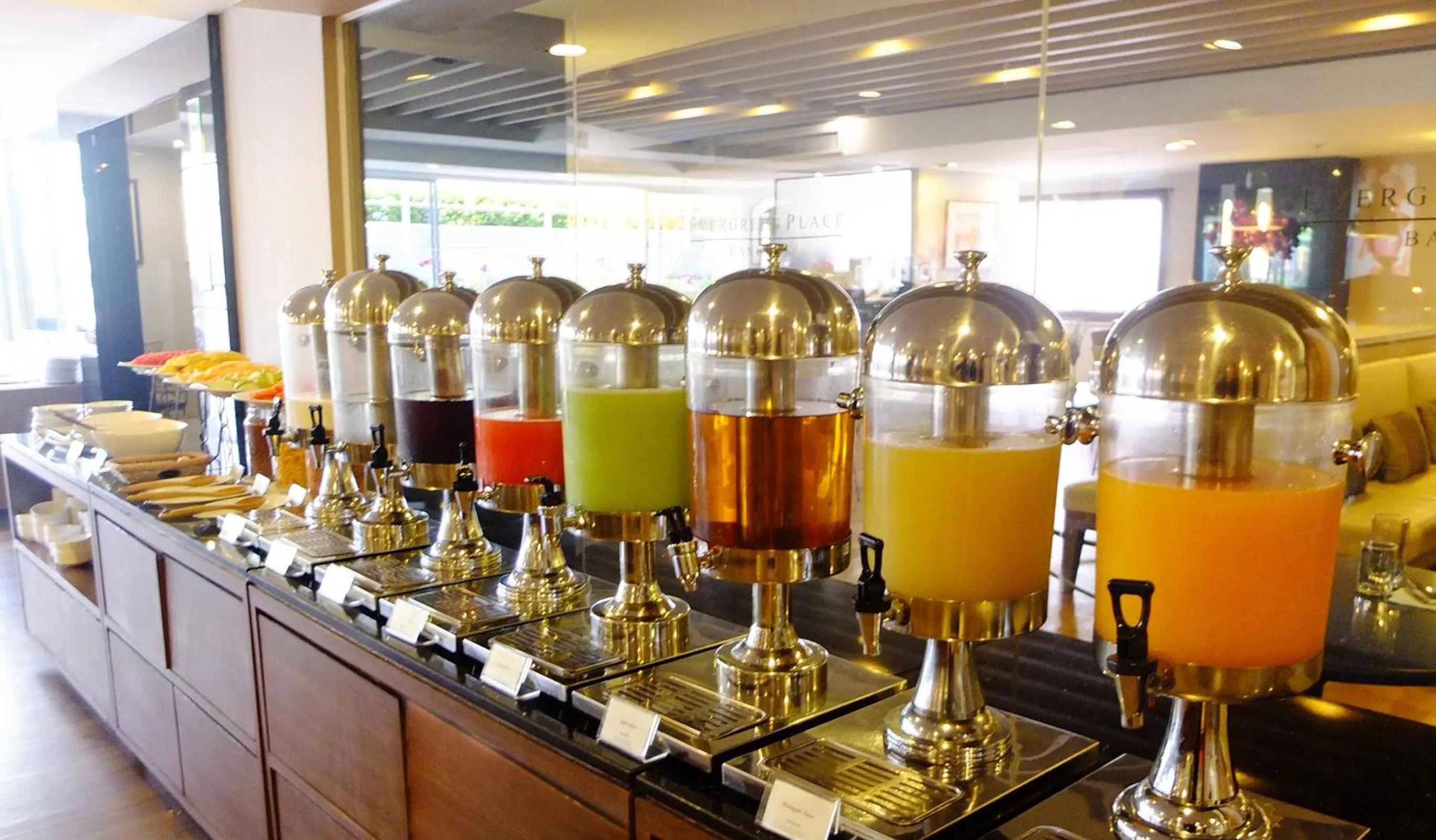 Food and drinks in Evergreen Place Siam by UHG