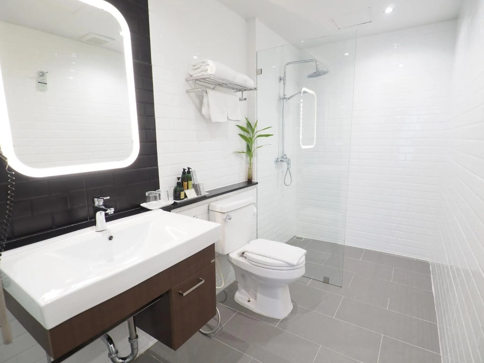 Bathroom in Evergreen Place Siam by UHG