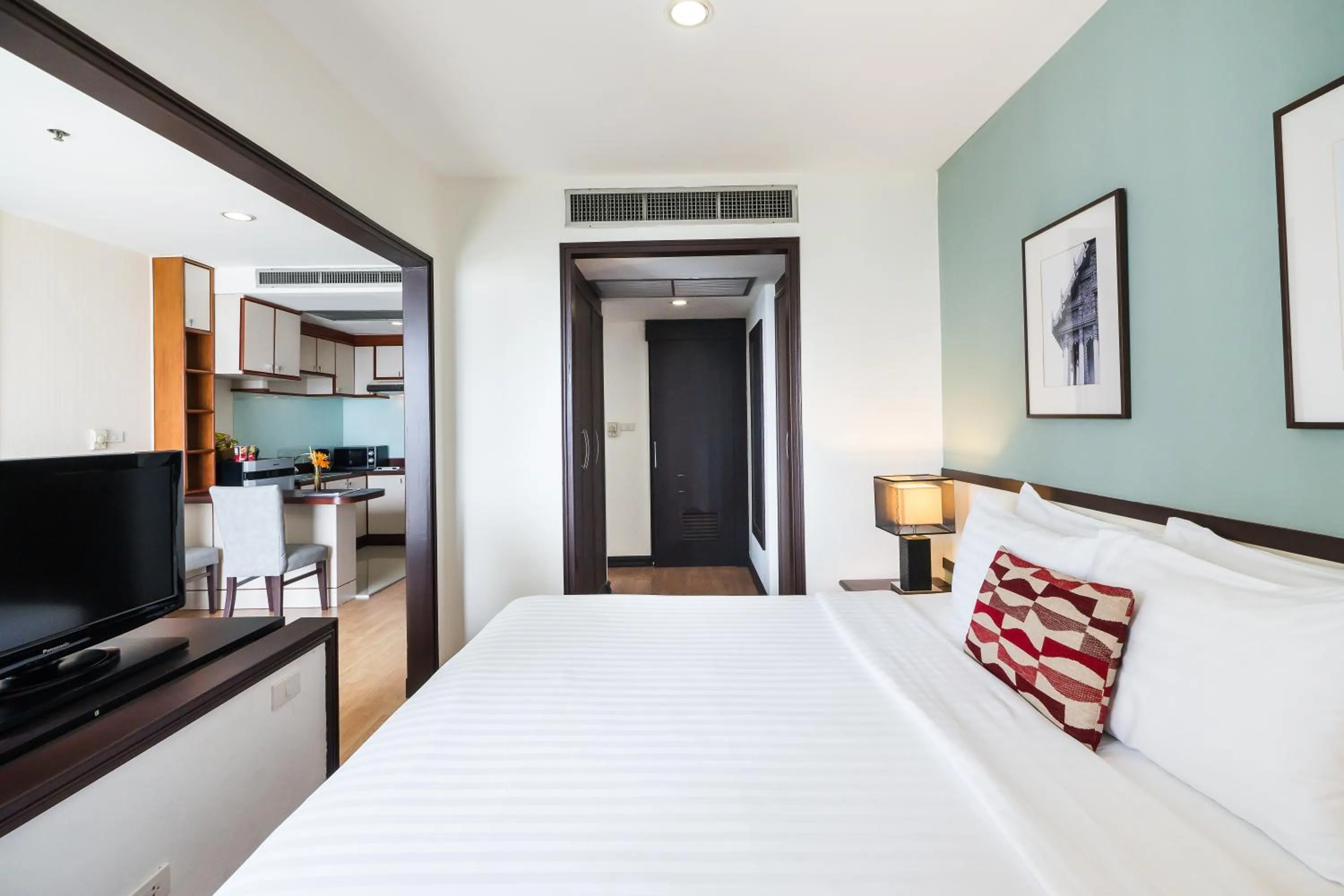 Bed in Evergreen Place Siam by UHG