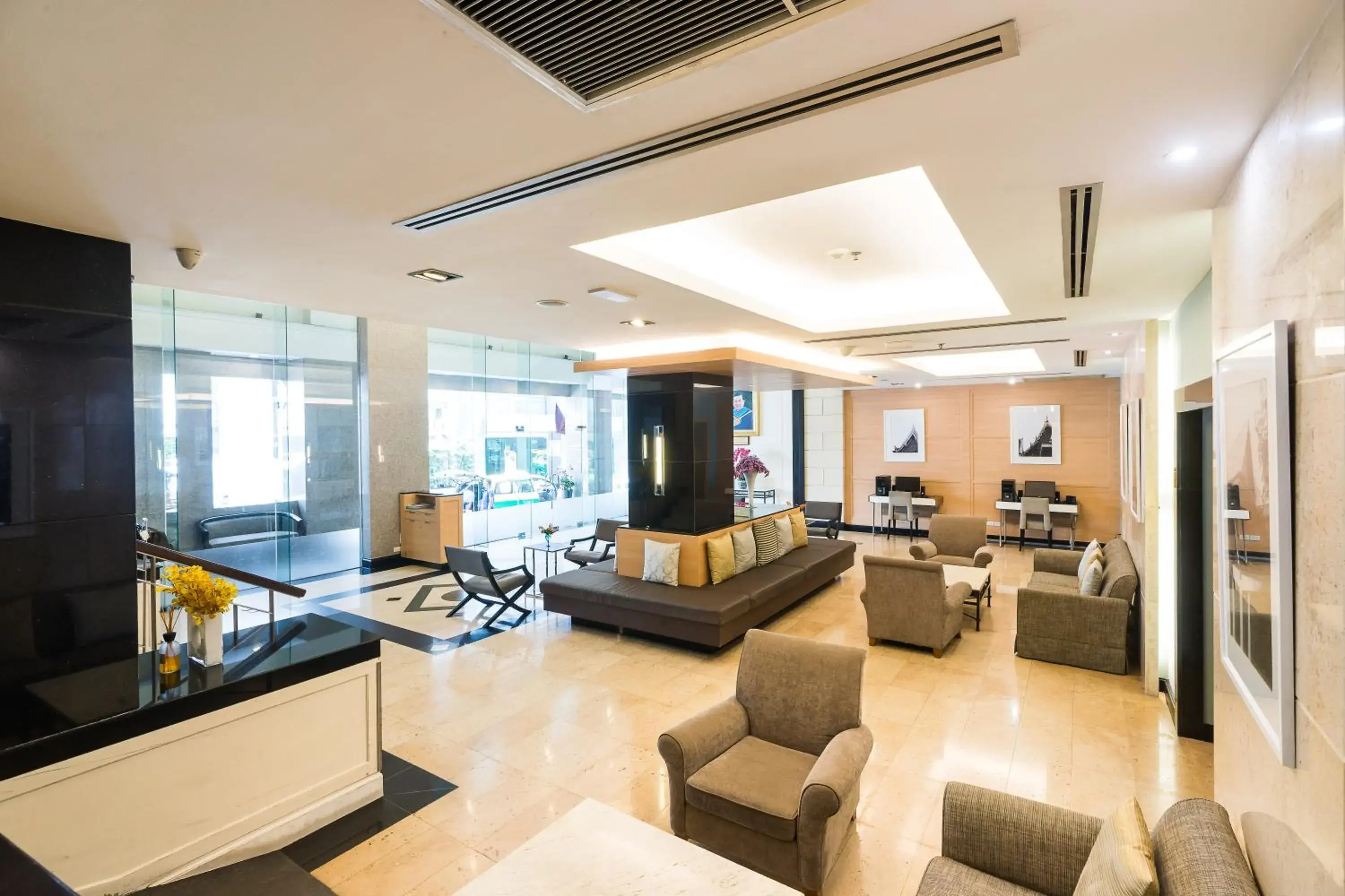 Lobby or reception in Evergreen Place Siam by UHG Lobby or reception in Evergreen Place Siam by UHG