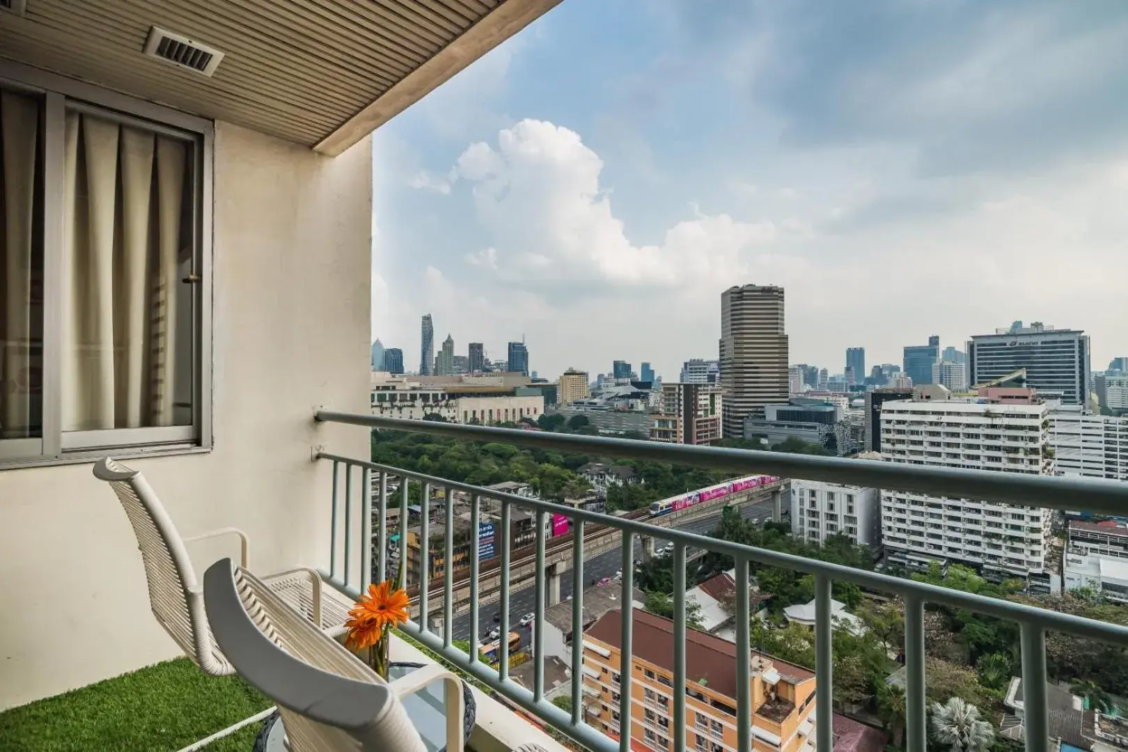 City view in Evergreen Place Siam by UHG City view in Evergreen Place Siam by UHG