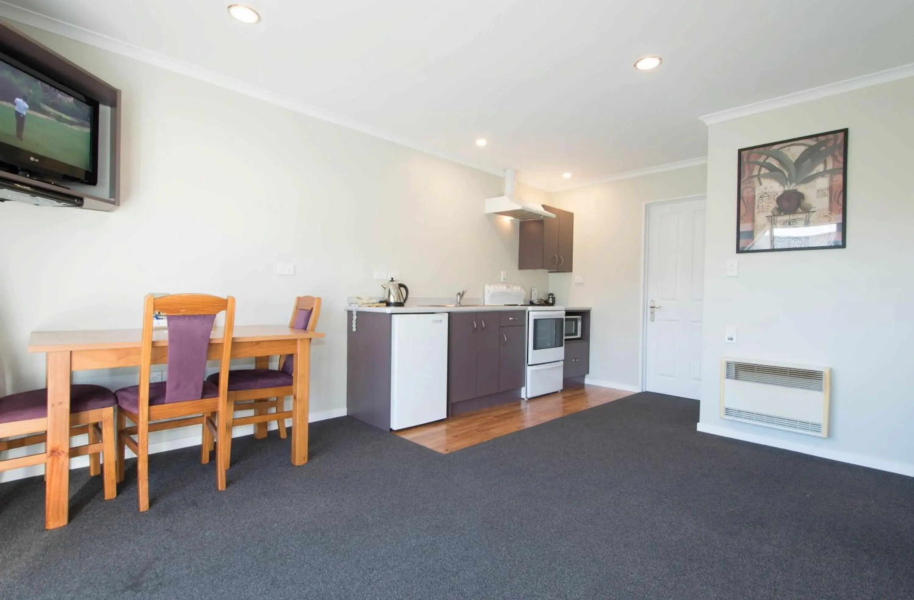 Deluxe One-Bedroom Apartment in Tower Lodge Motel Deluxe One-Bedroom Apartment in Tower Lodge Motel