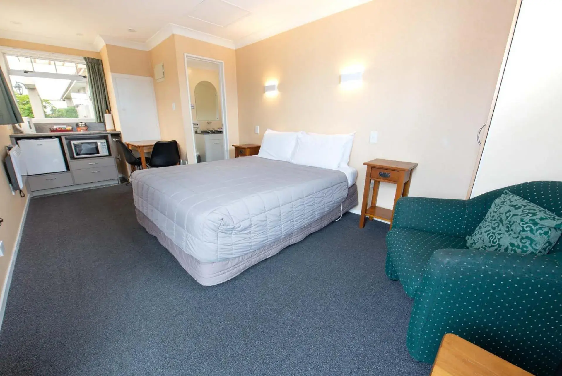 Photo of the whole room, Bed in Tower Lodge Motel Photo of the whole room, Bed in Tower Lodge Motel