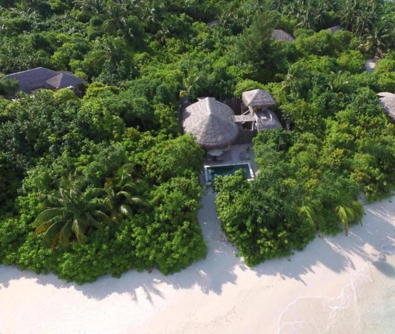 Photo of the whole room in Six Senses Laamu
