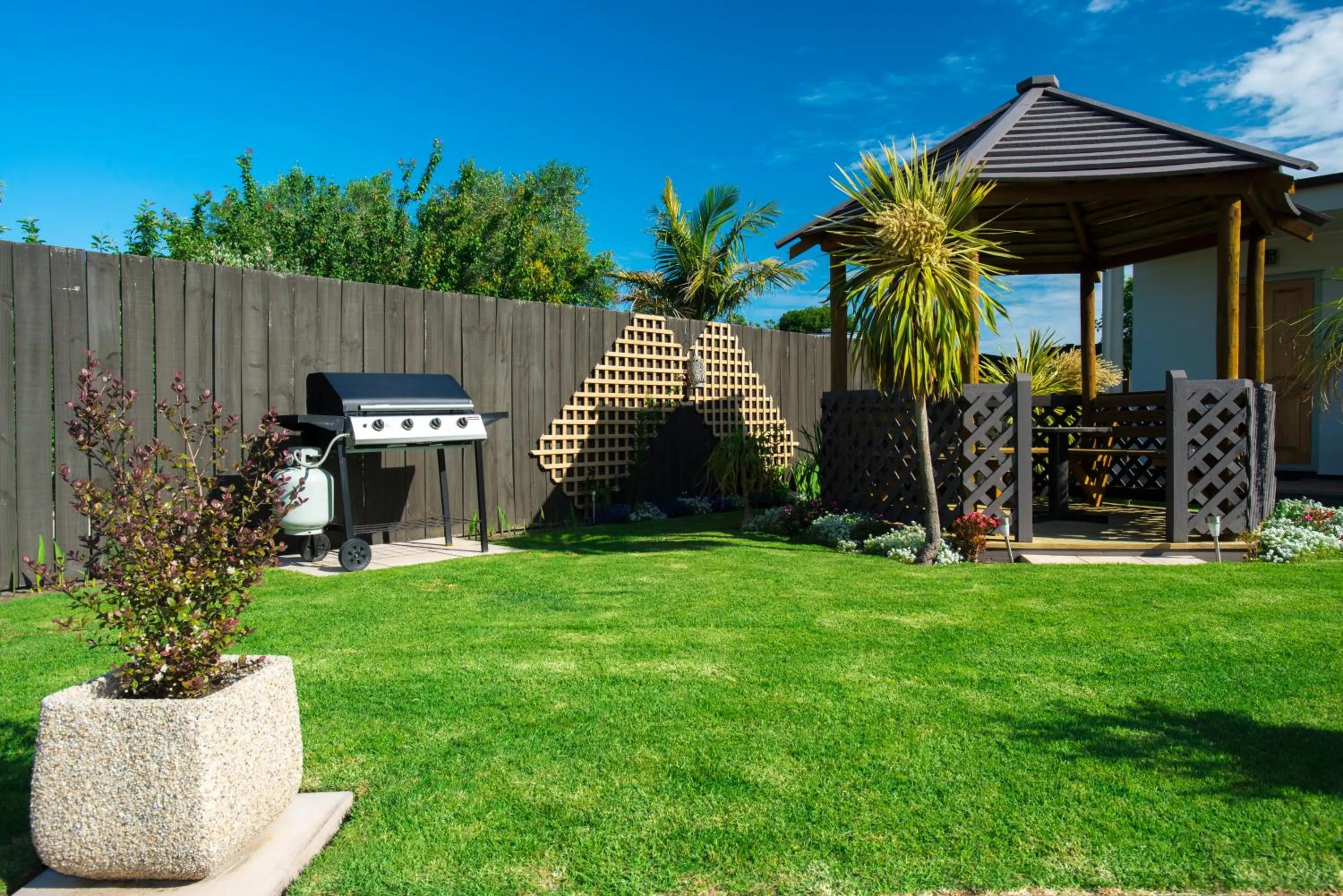 BBQ facilities in Alfresco Motor Lodge