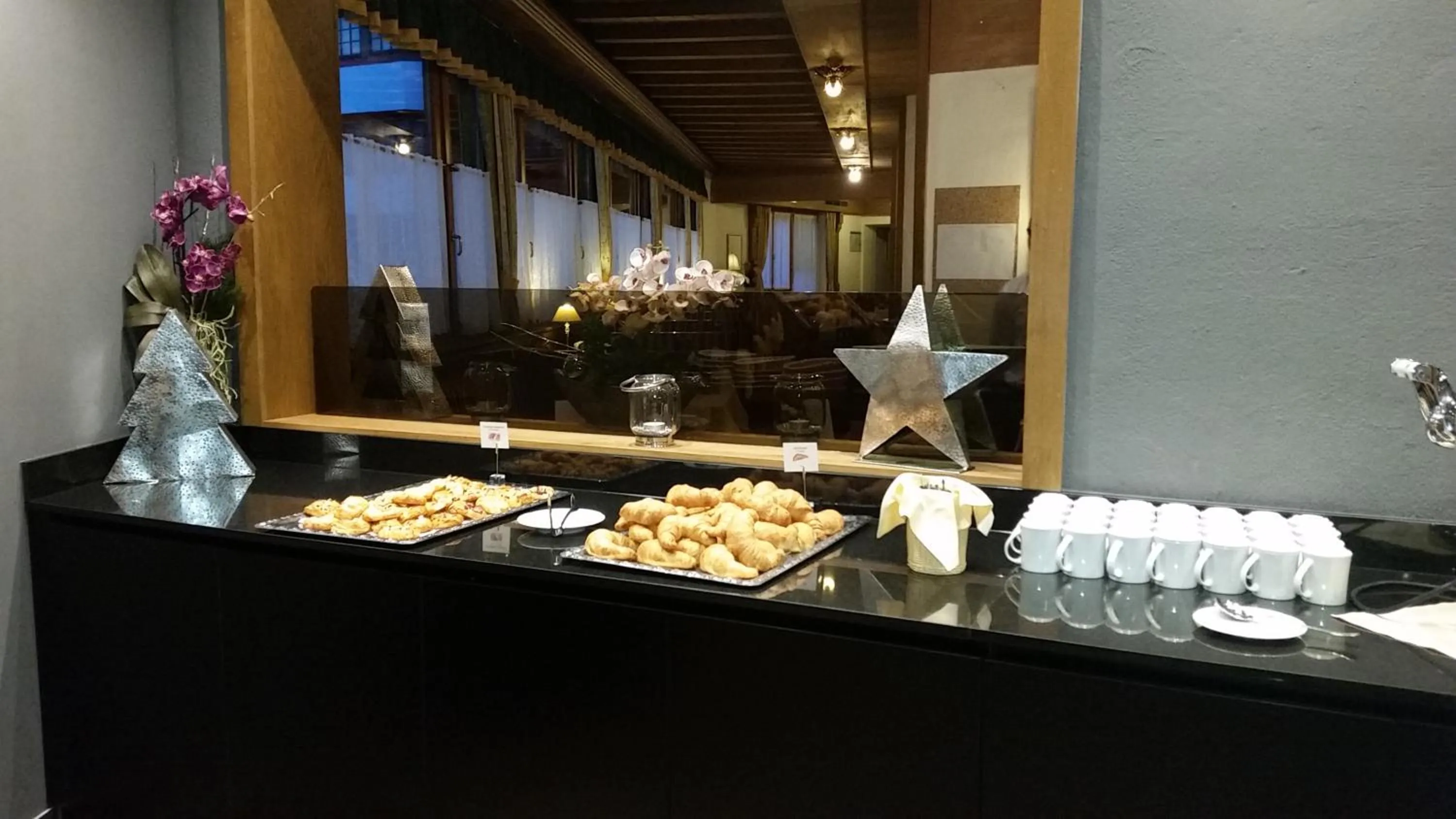 Breakfast in Das Kaltschmid - Familotel Tirol