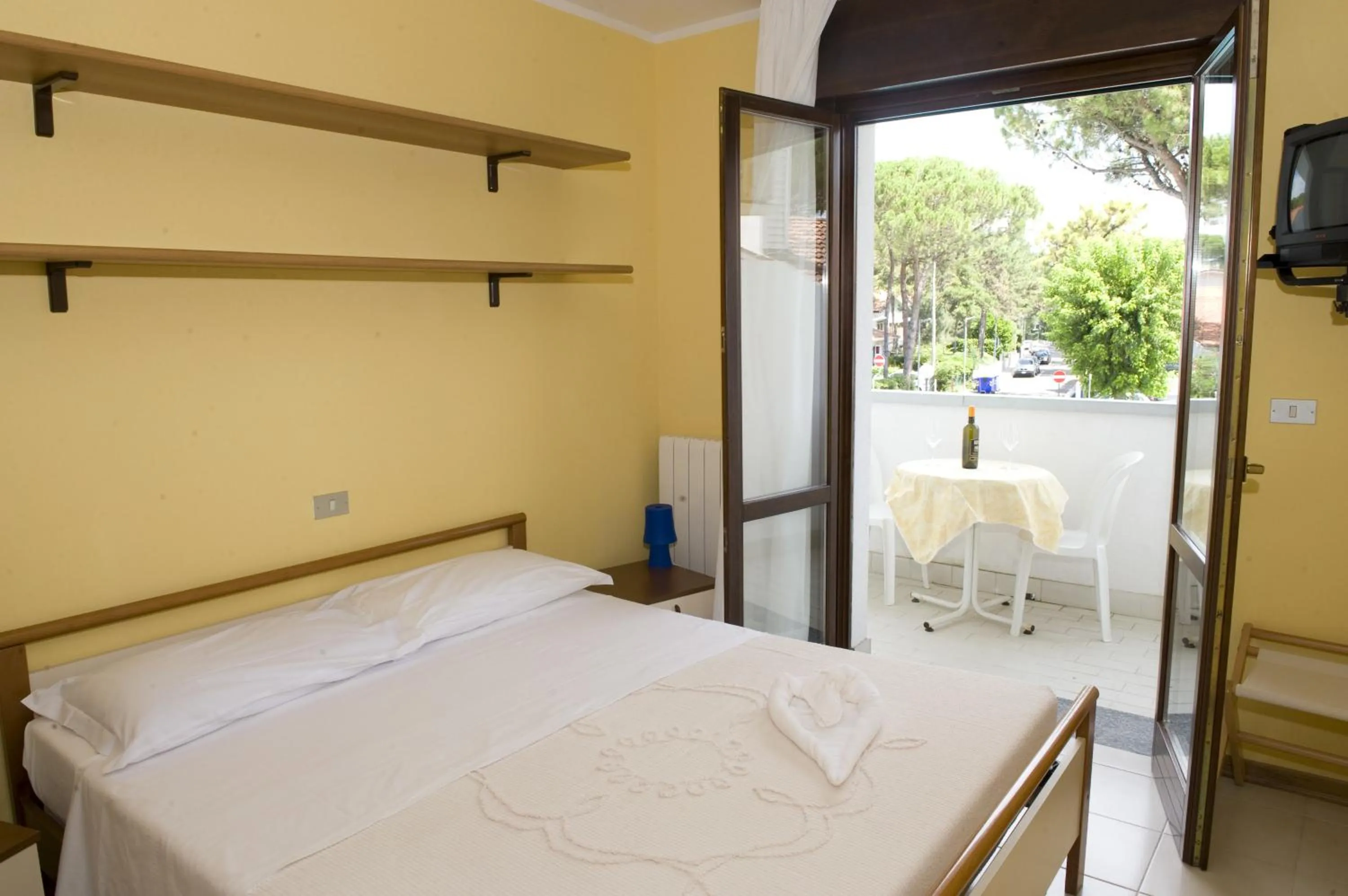 Balcony/Terrace, Bed in Hotel Rosa Dei Venti