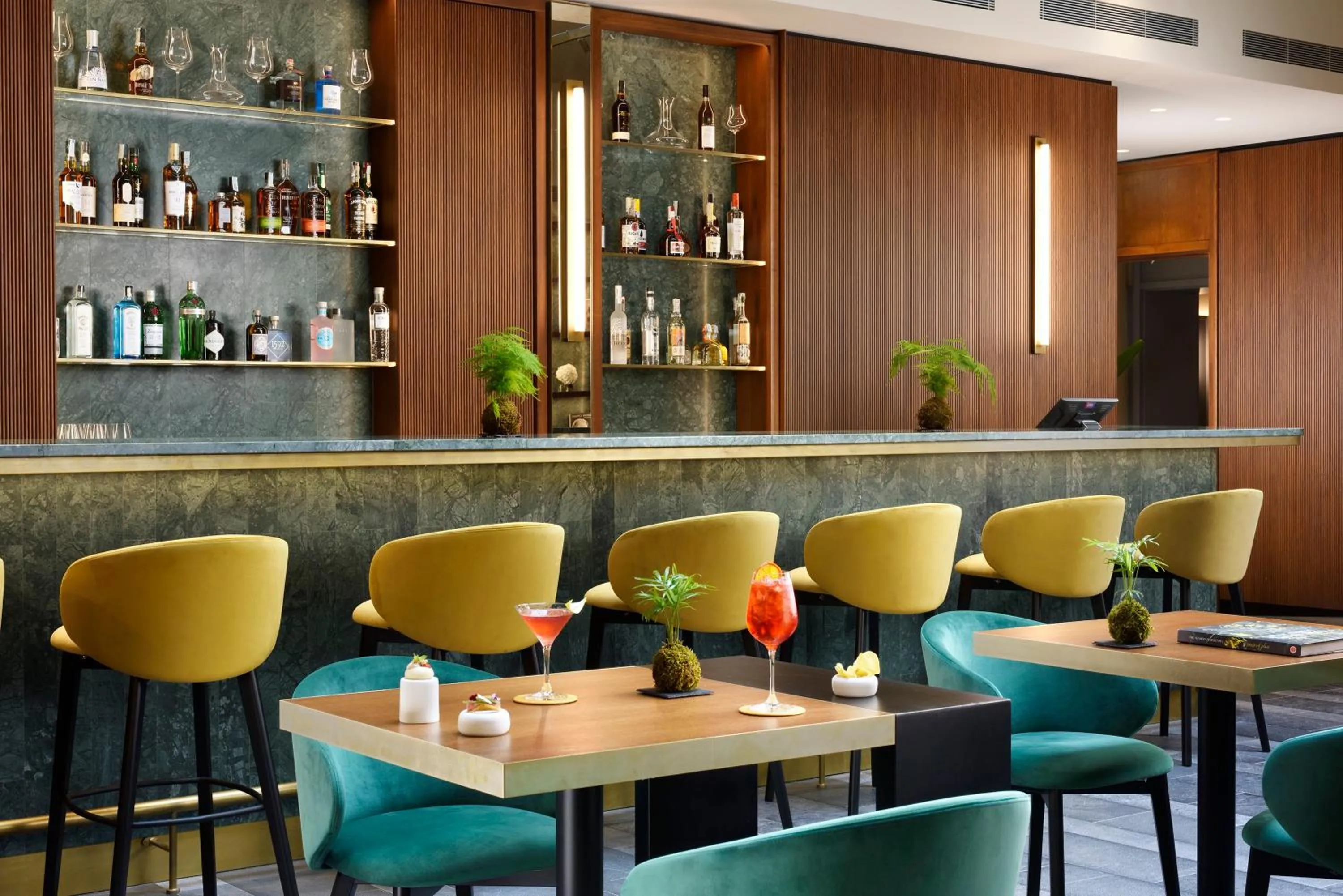 Restaurant/places to eat in Floren Hotel