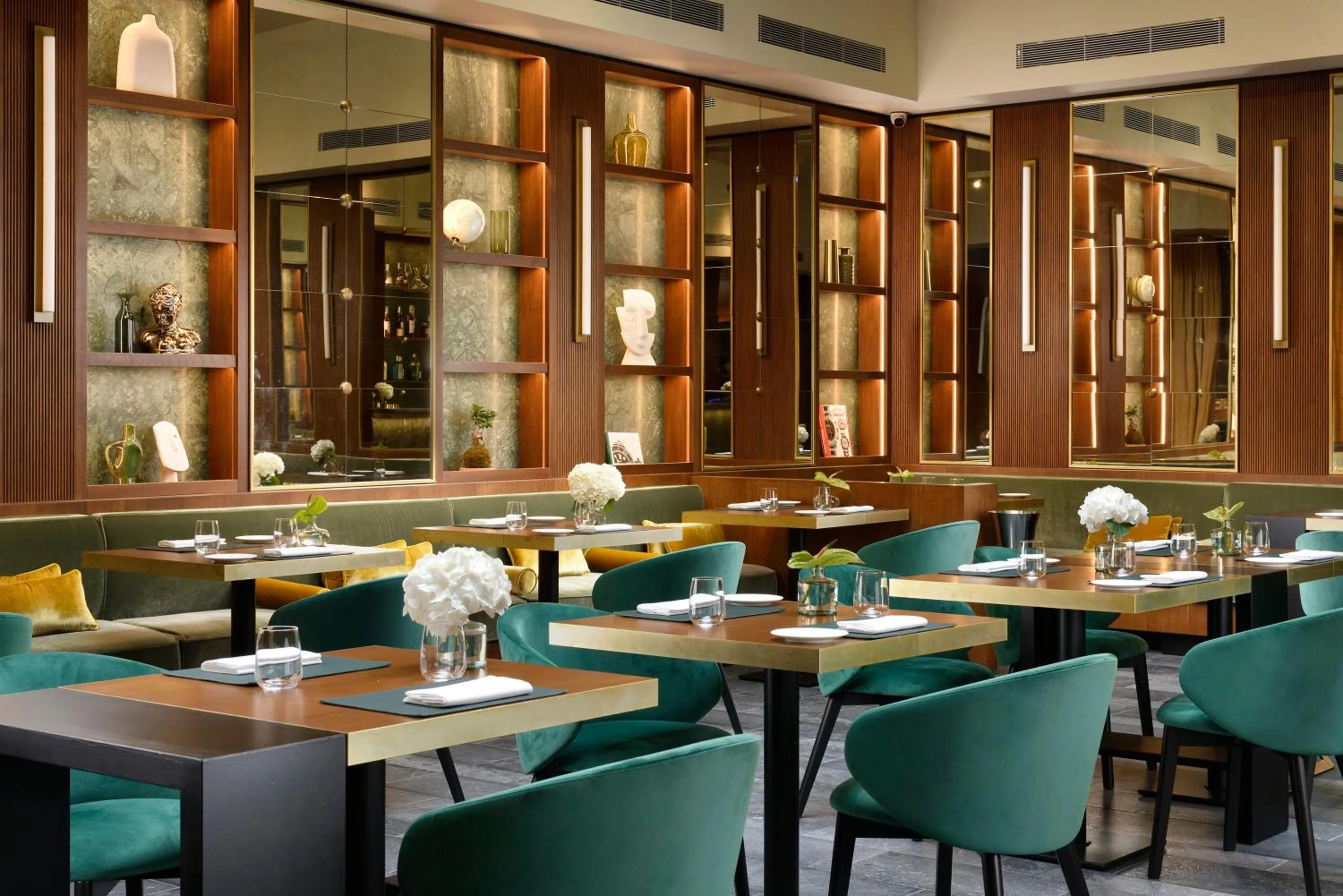 Restaurant/places to eat in Floren Hotel