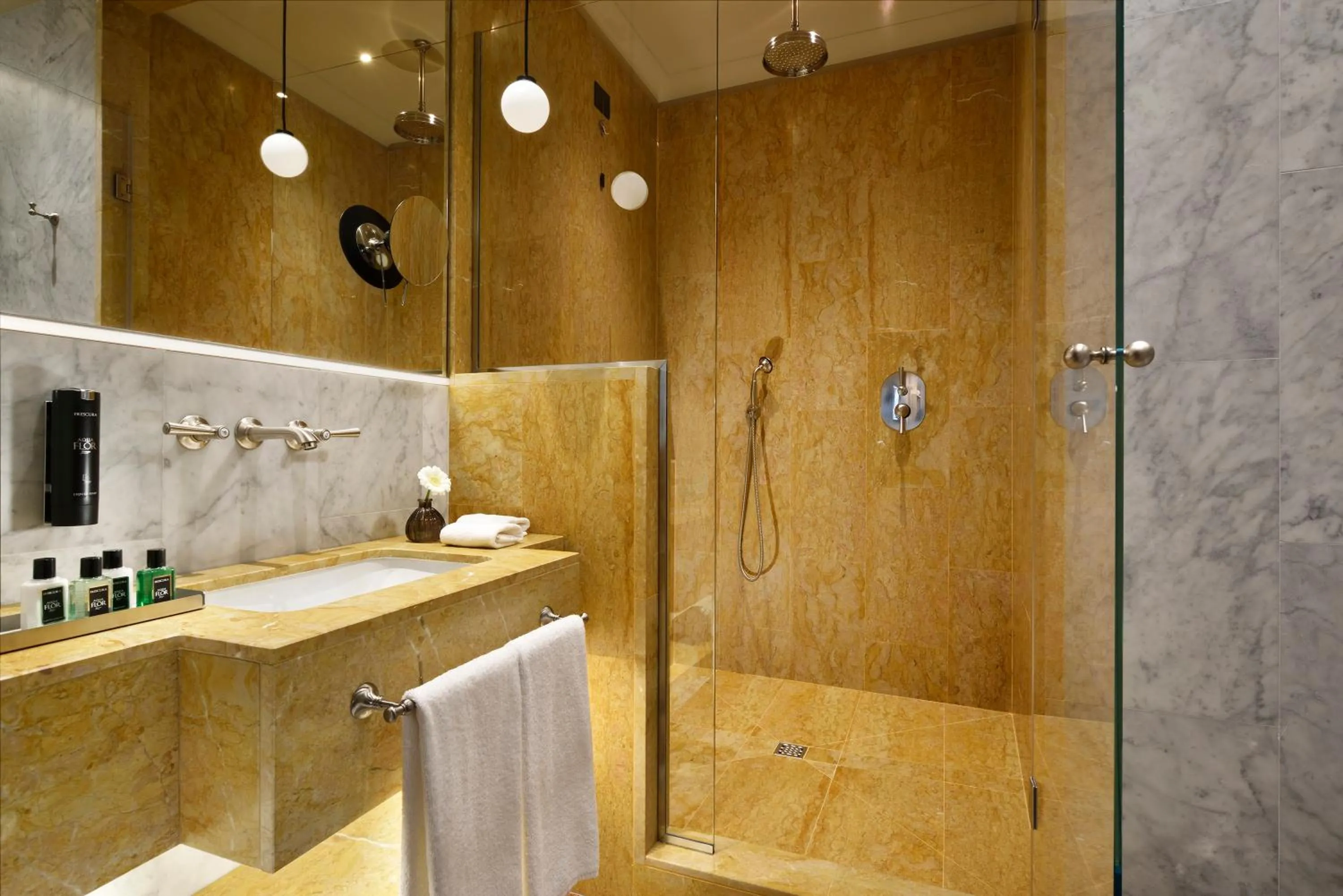 Shower in Floren Hotel