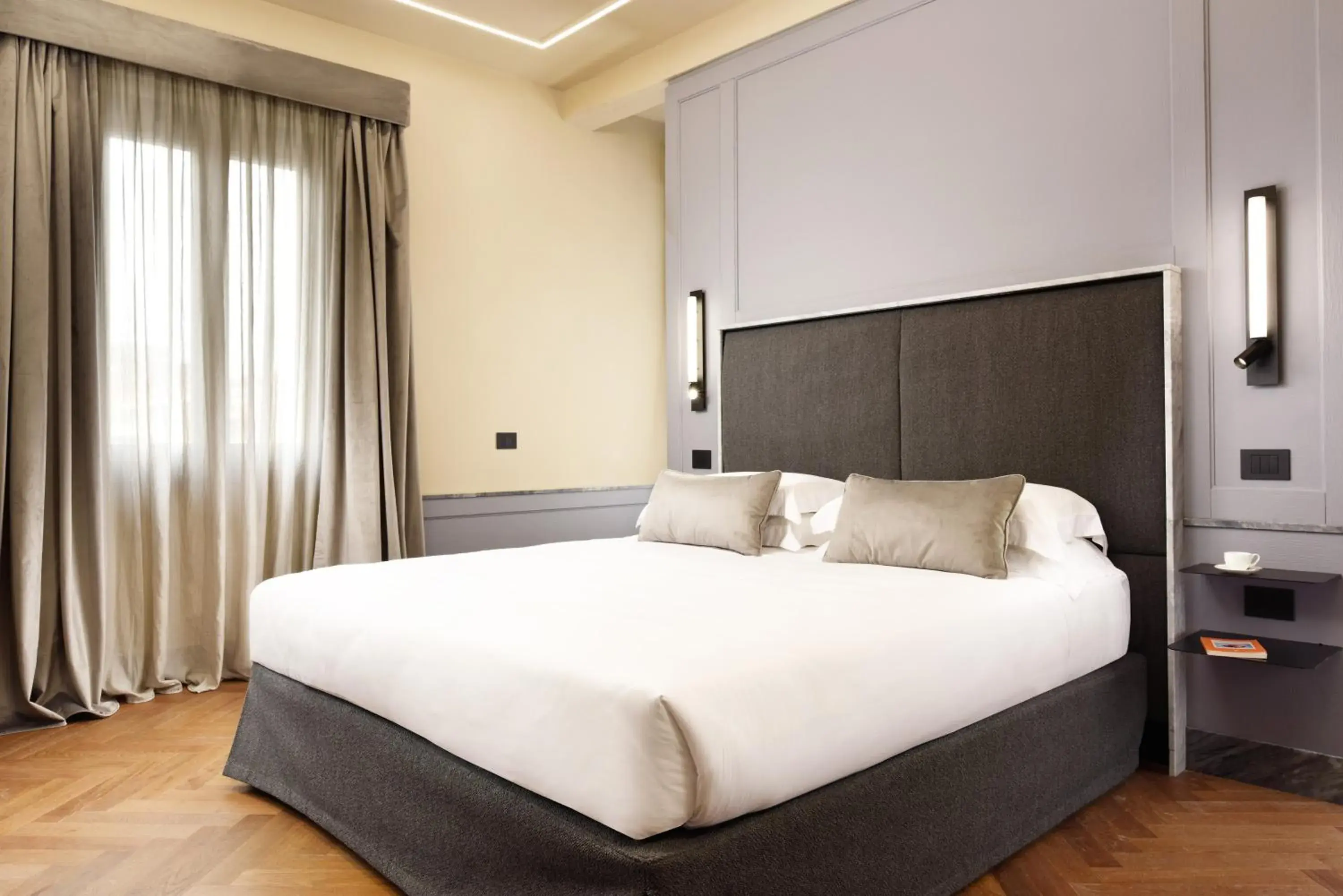 Bed in Floren Hotel Bed in Floren Hotel