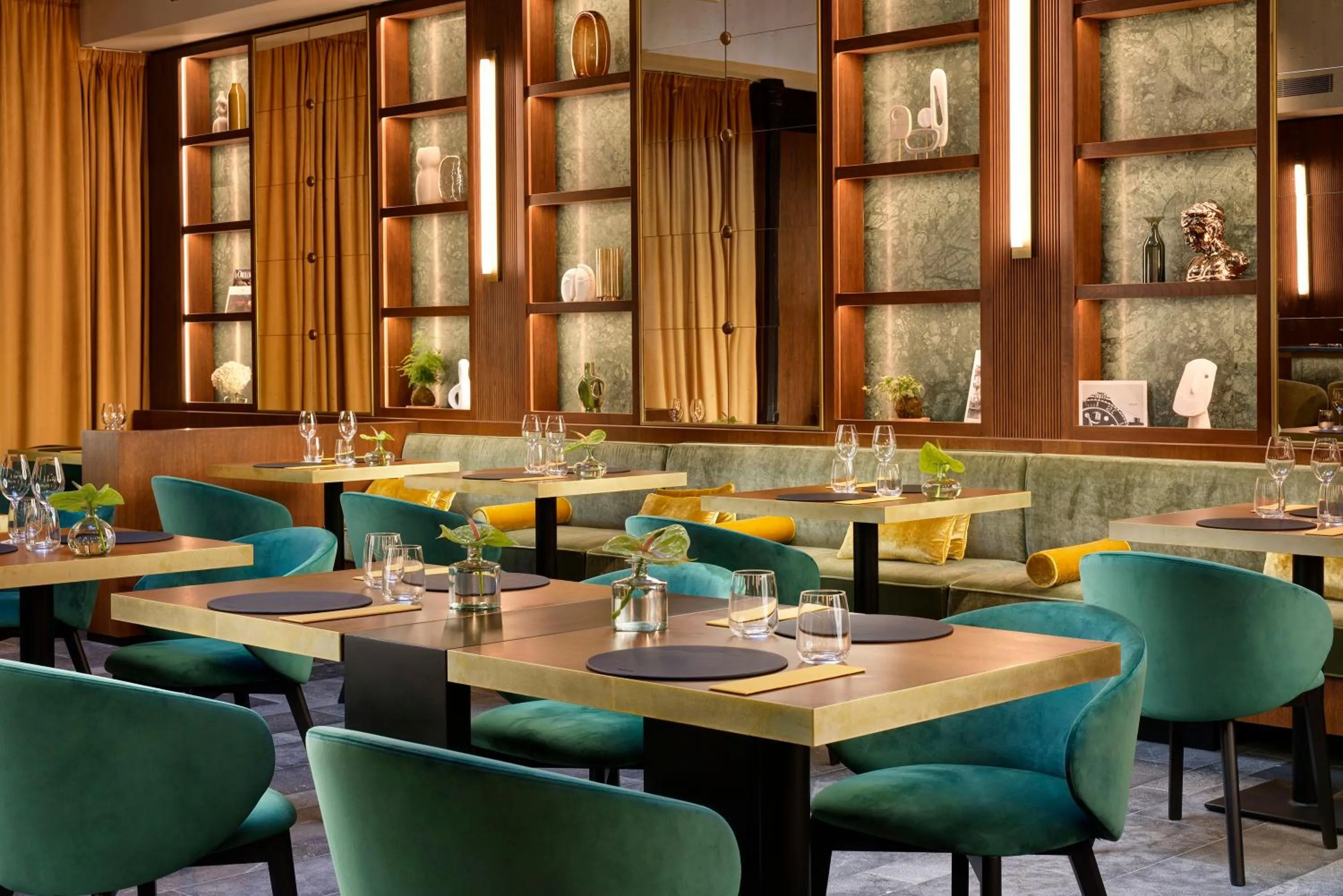 Restaurant/places to eat in Floren Hotel