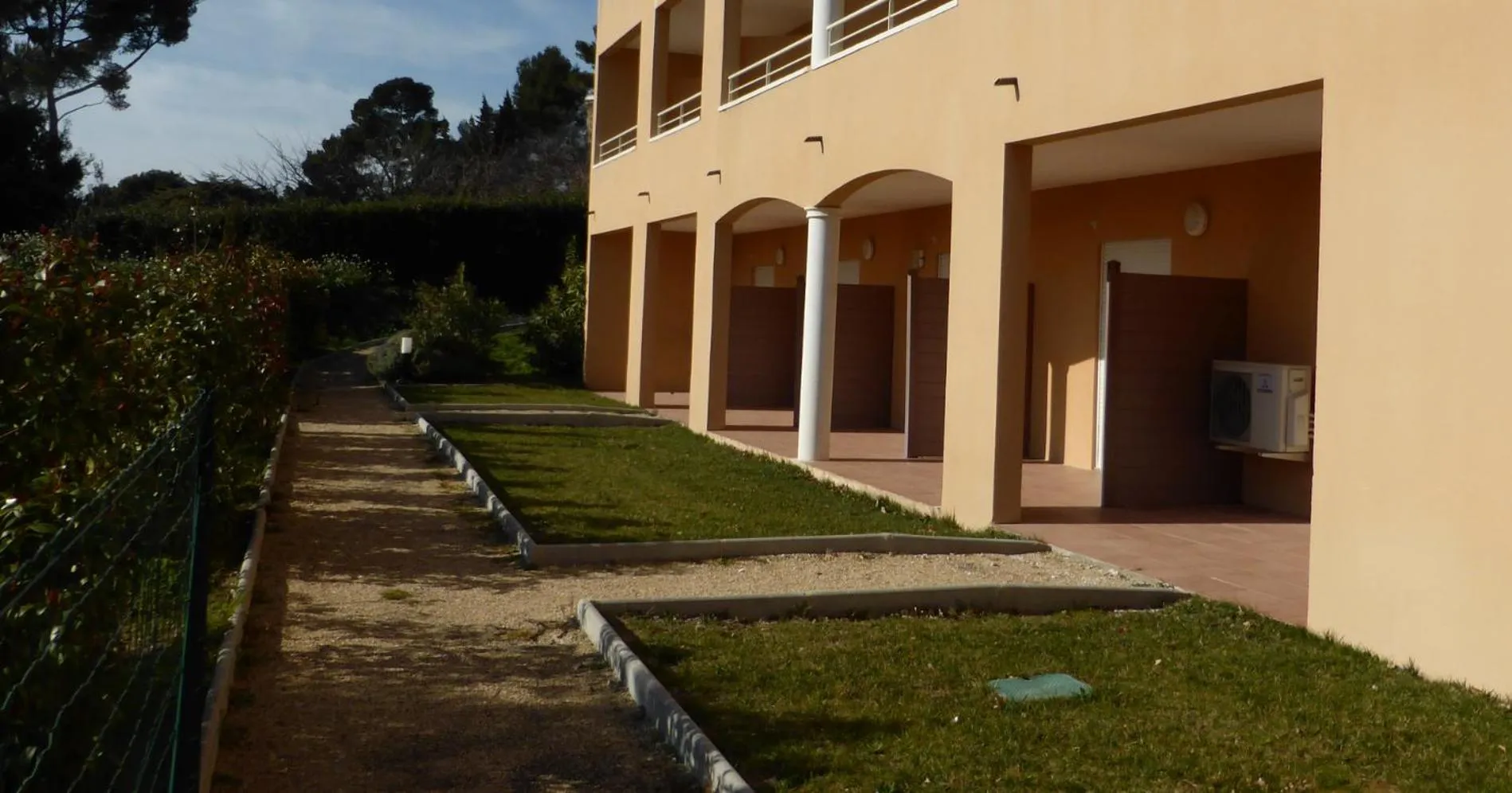 acessibility in The Originals City, Hôtel Côté Sud, Marseille Est