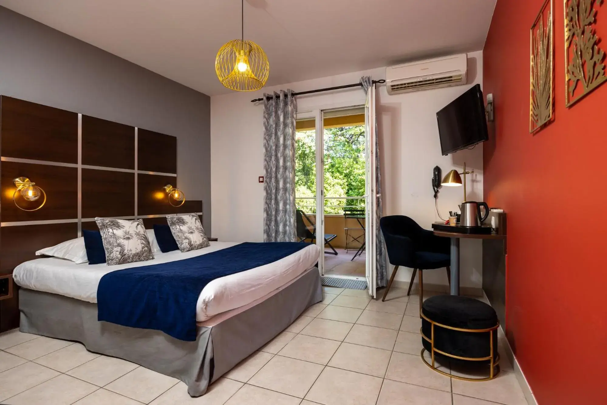 Photo of the whole room, Bed in The Originals City, Hôtel Côté Sud, Marseille Est Photo of the whole room, Bed in The Originals City, Hôtel Côté Sud, Marseille Est