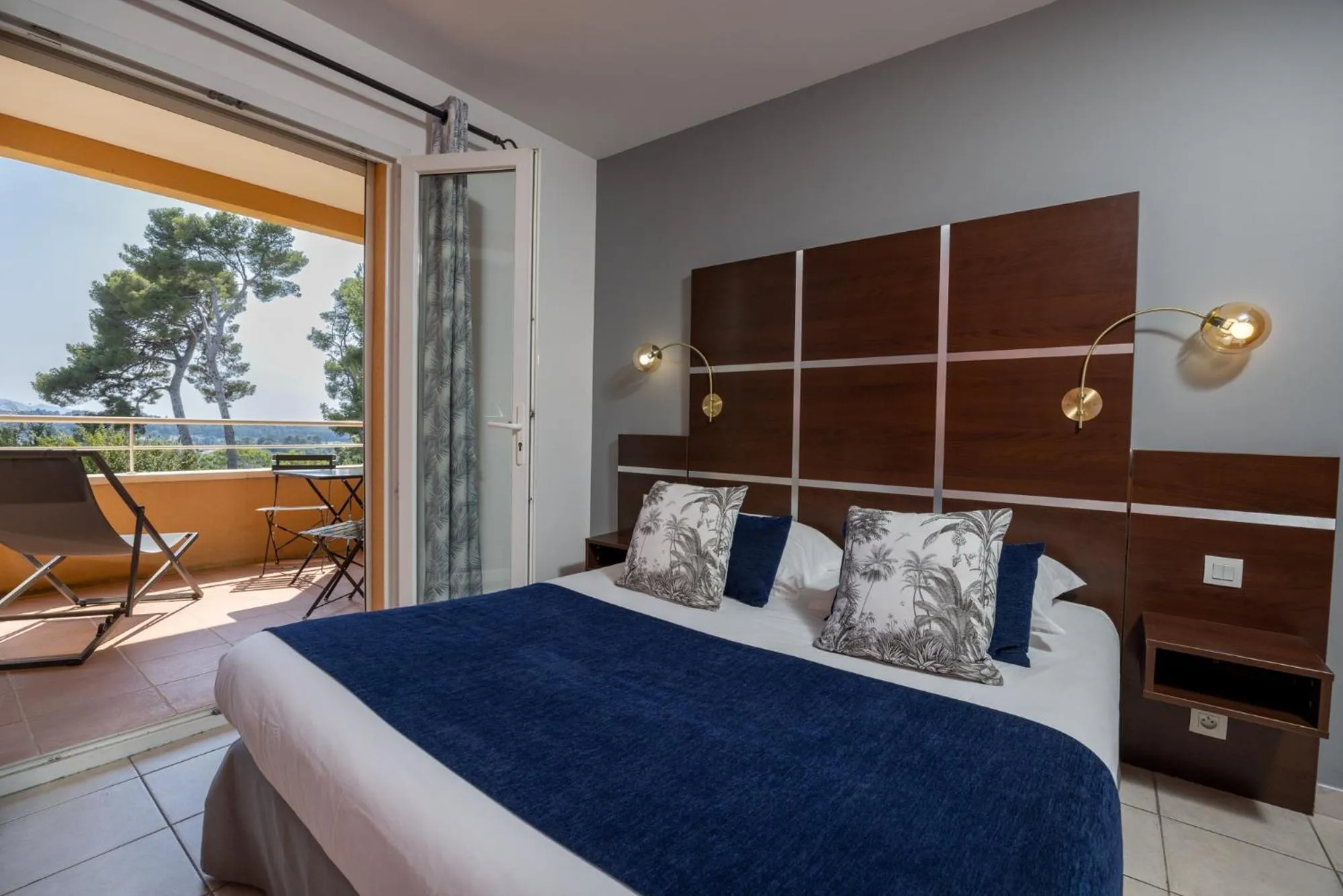 Bed in The Originals City, Hôtel Côté Sud, Marseille Est