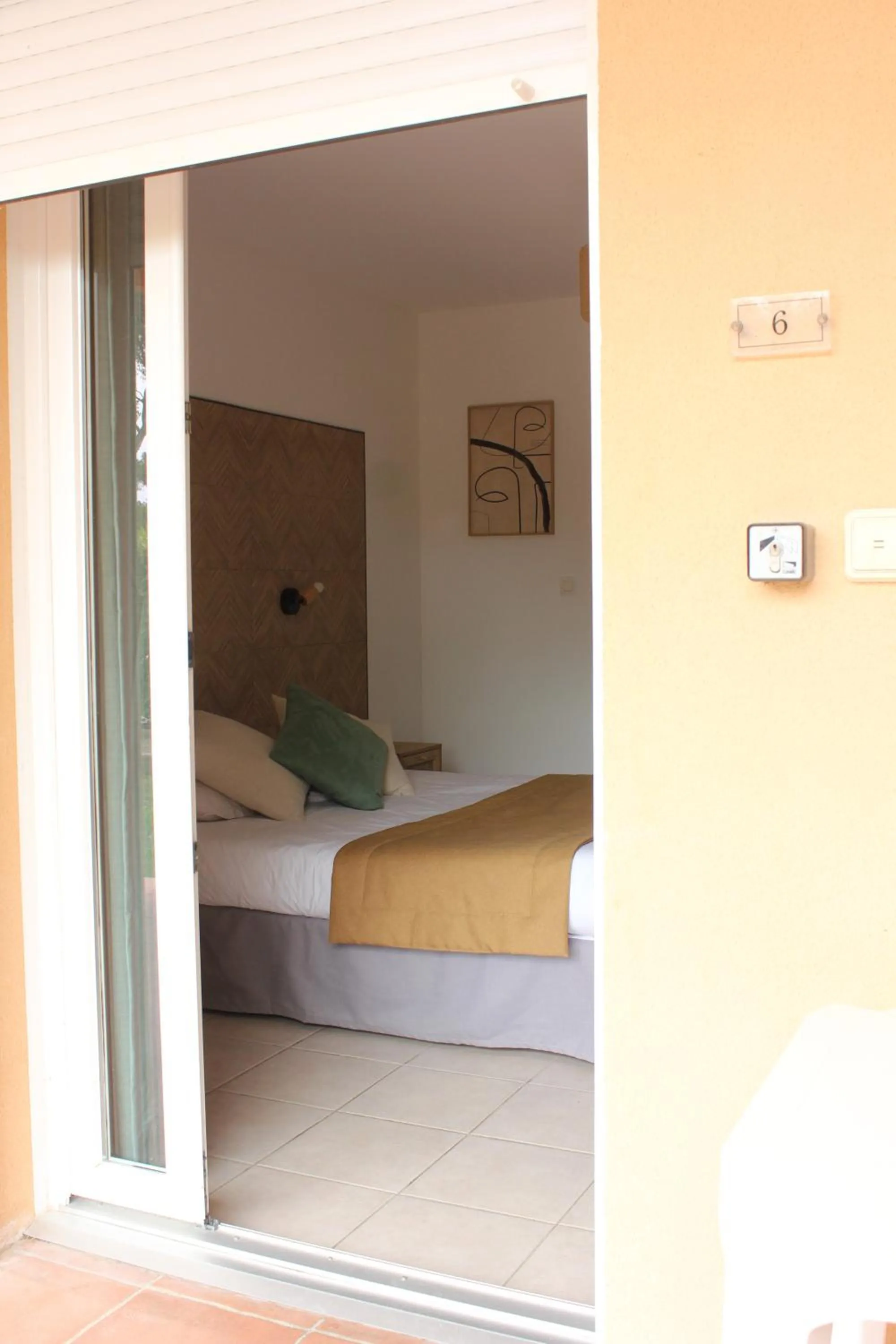 Photo of the whole room, Bed in The Originals City, Hôtel Côté Sud, Marseille Est