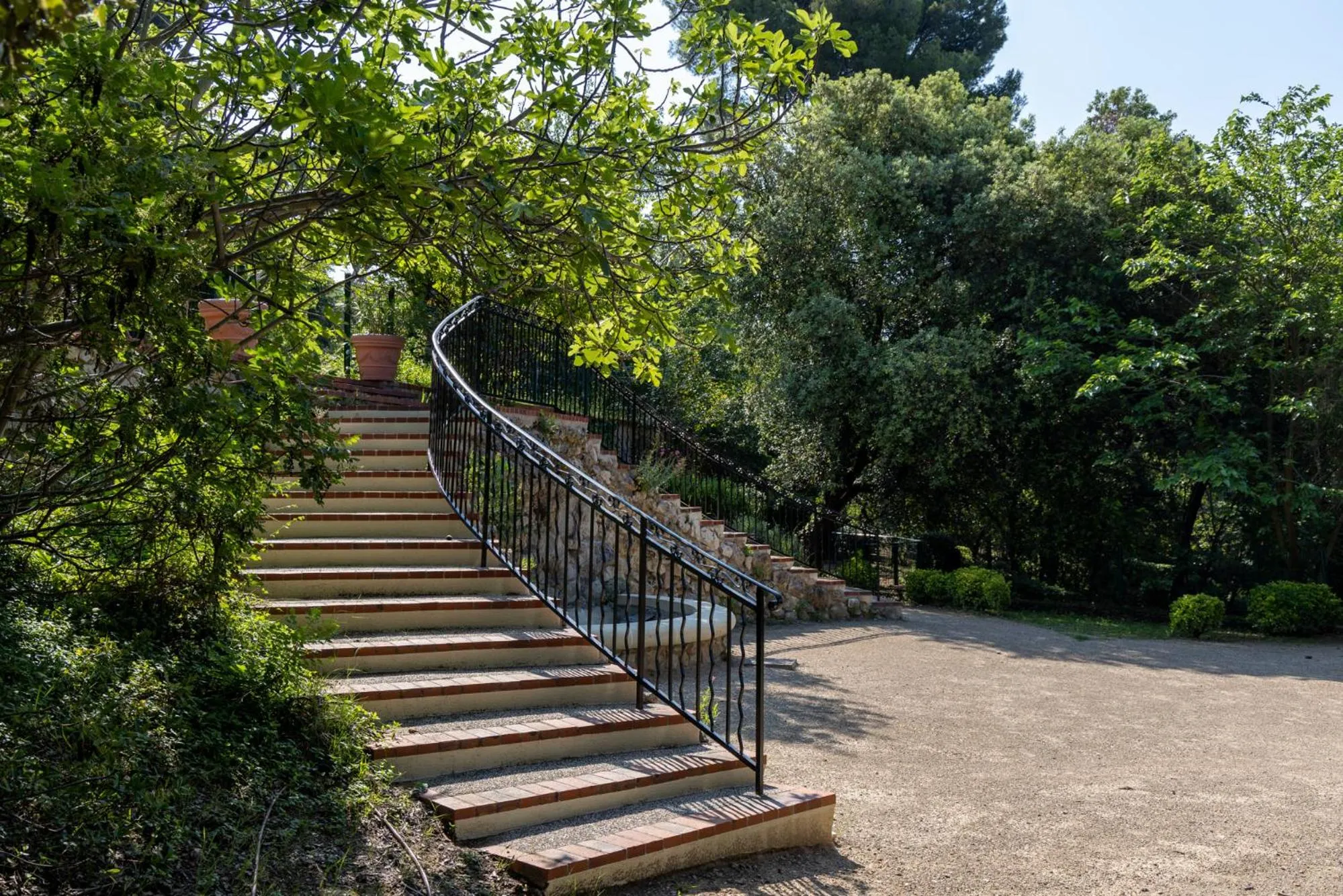 Garden in The Originals City, Hôtel Côté Sud, Marseille Est