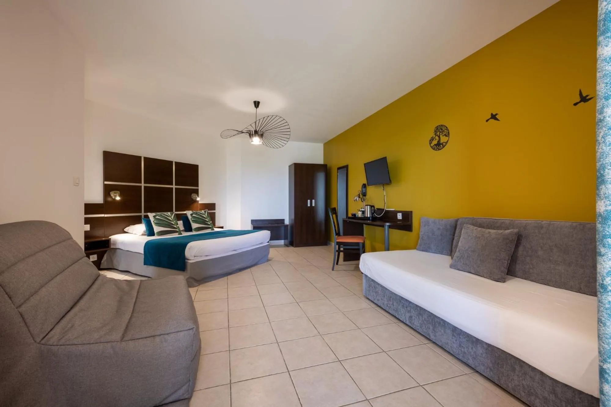 Photo of the whole room, Bed in The Originals City, Hôtel Côté Sud, Marseille Est