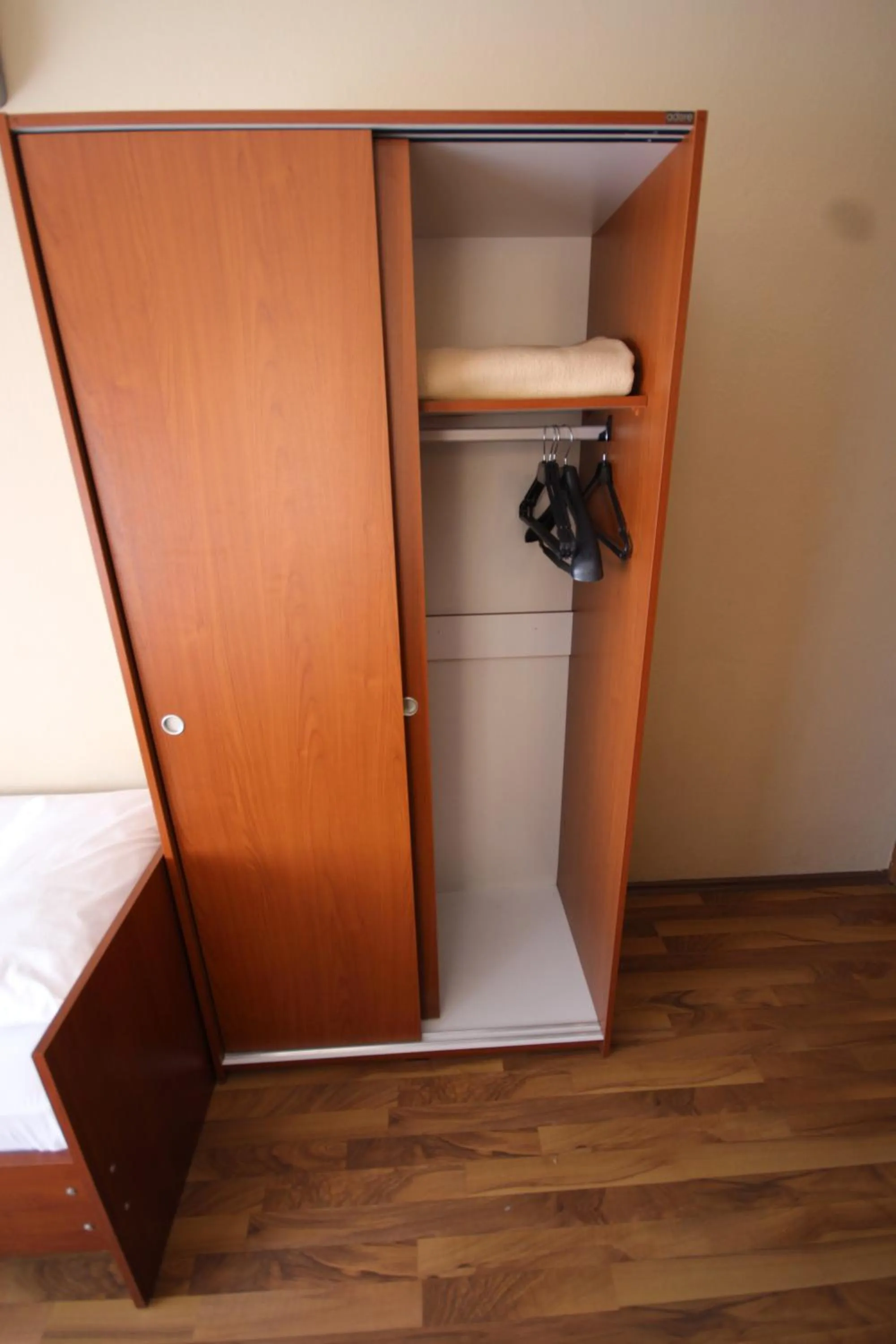 Bedroom, TV/Entertainment Center in Samil Hotel