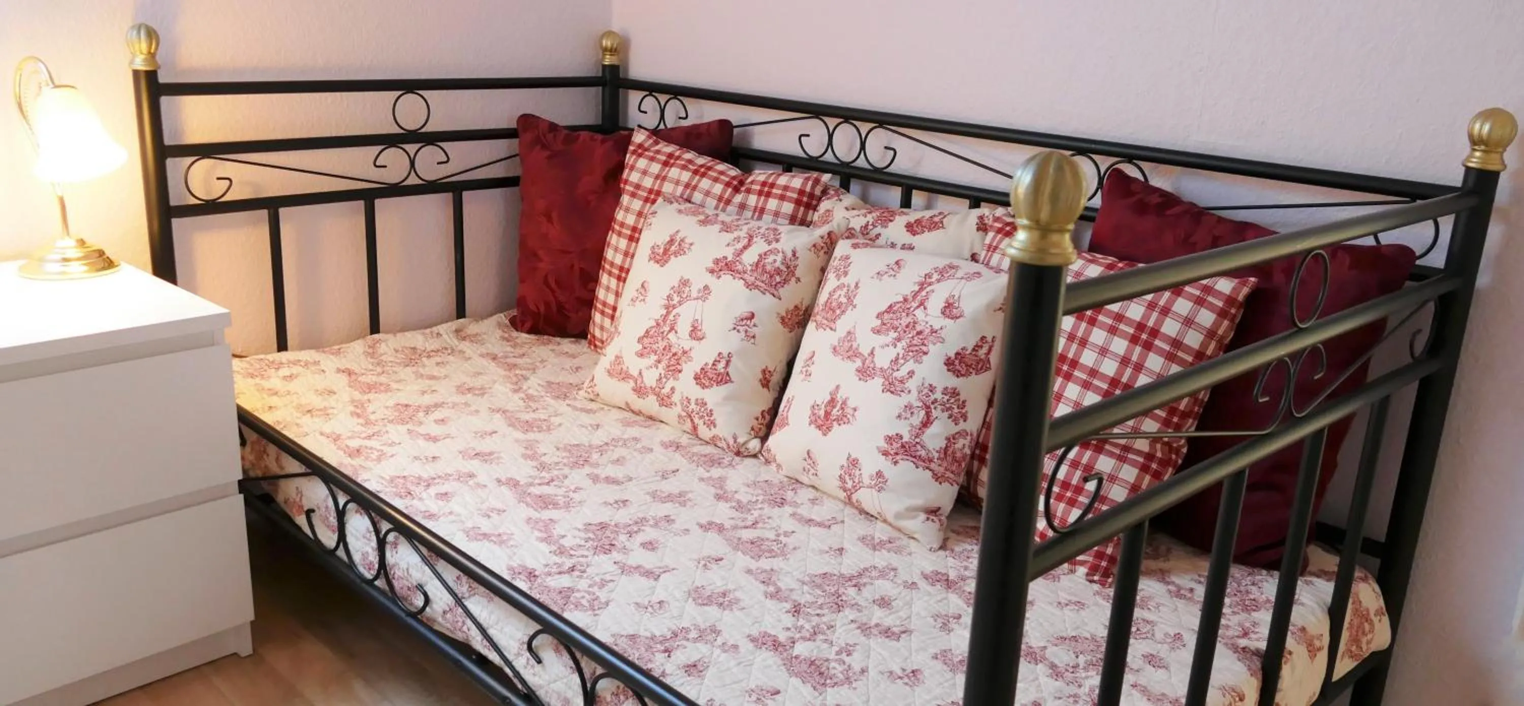 Seating area, Bed in Das Bärenhaus