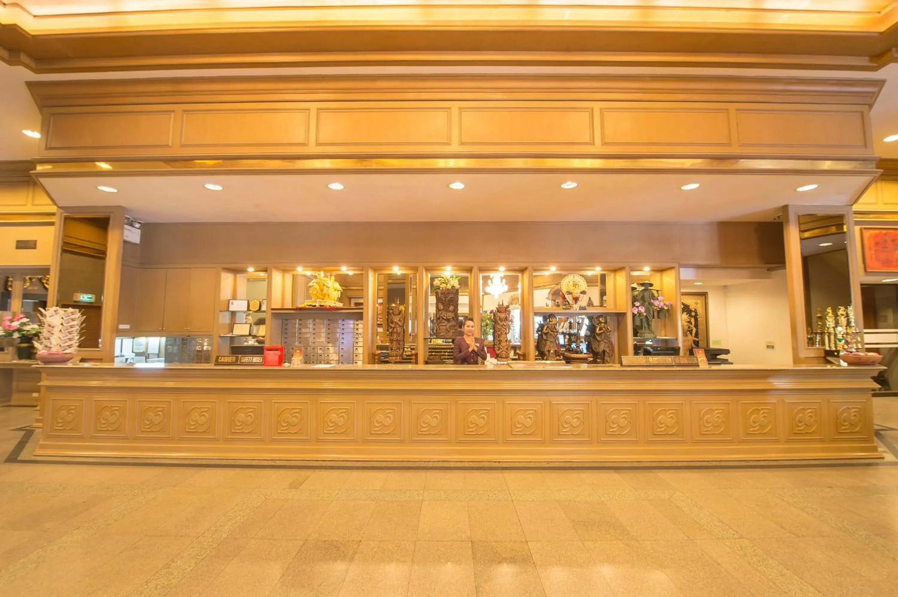 Lounge or bar in City Beach Resort Lounge or bar in City Beach Resort