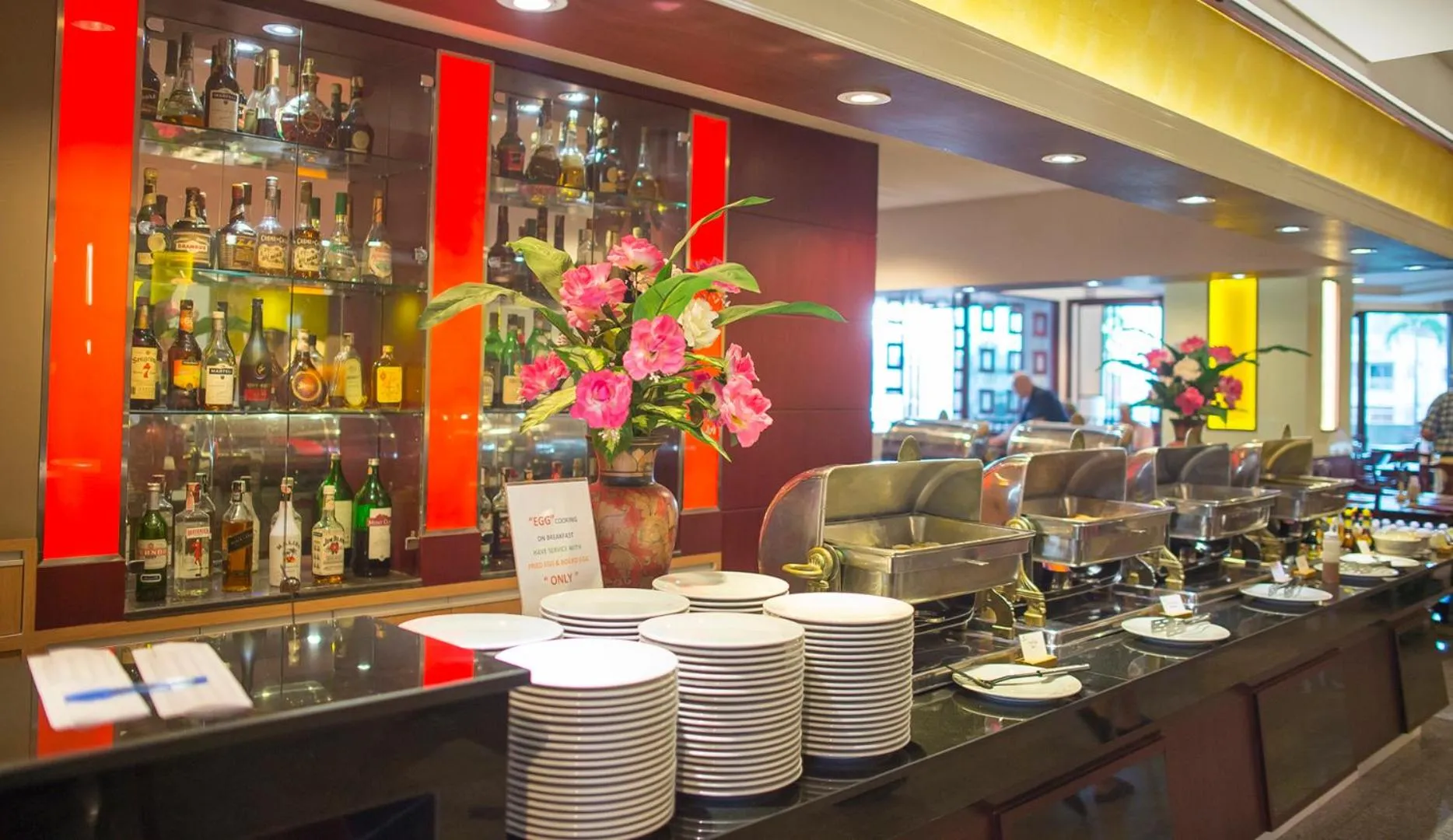 Lounge or bar in City Beach Resort