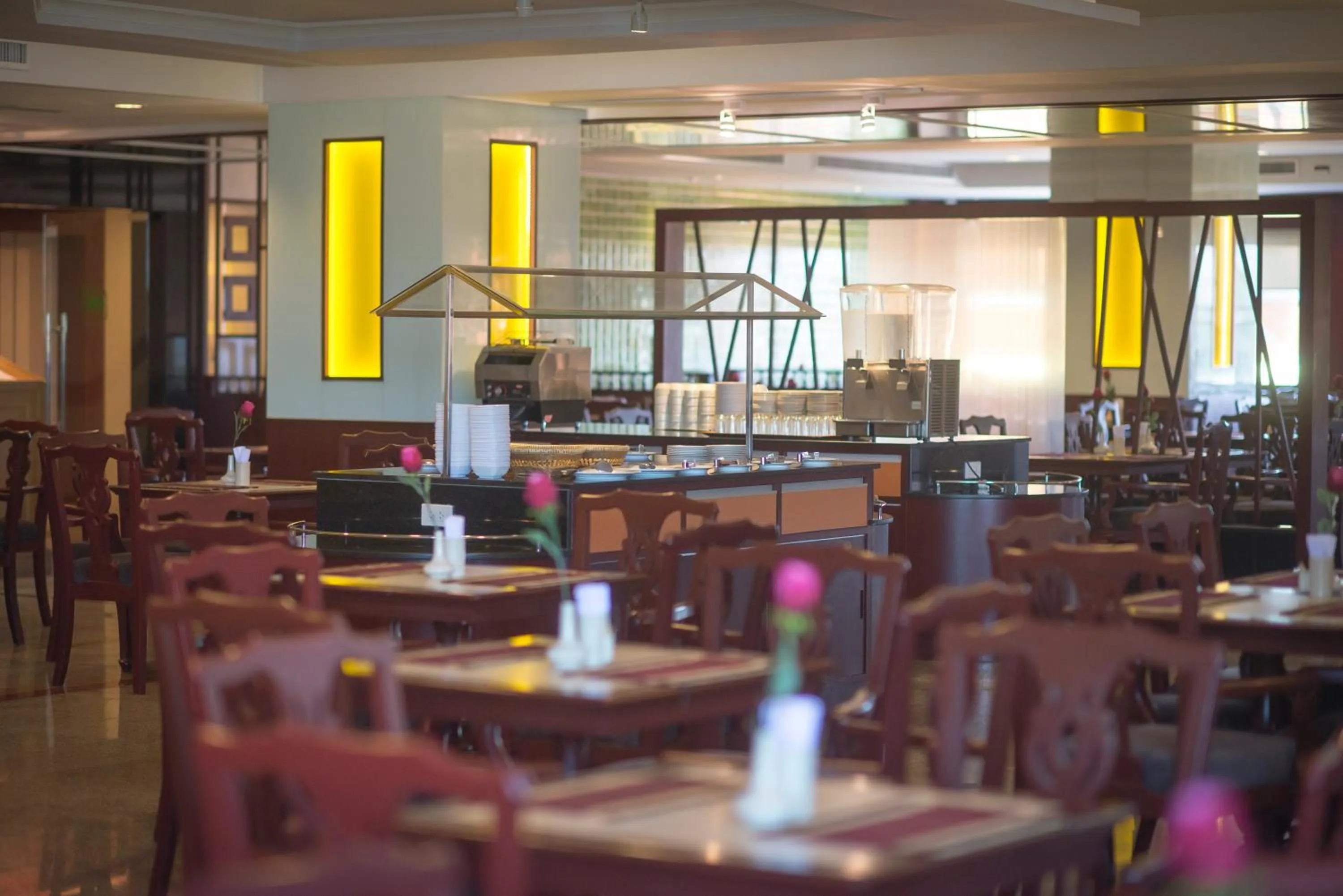 Restaurant/places to eat in City Beach Resort