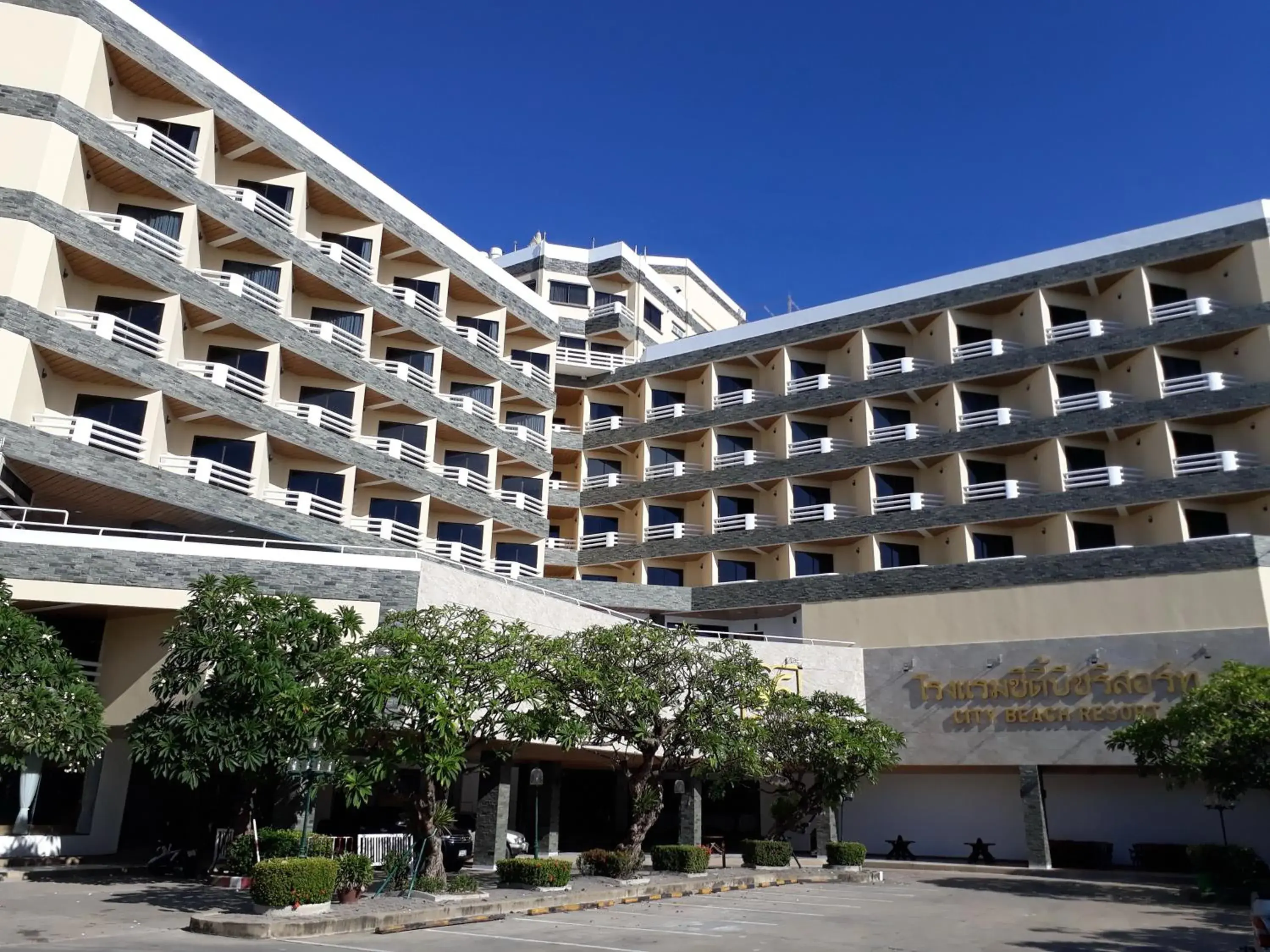 Property building in City Beach Resort Property building in City Beach Resort