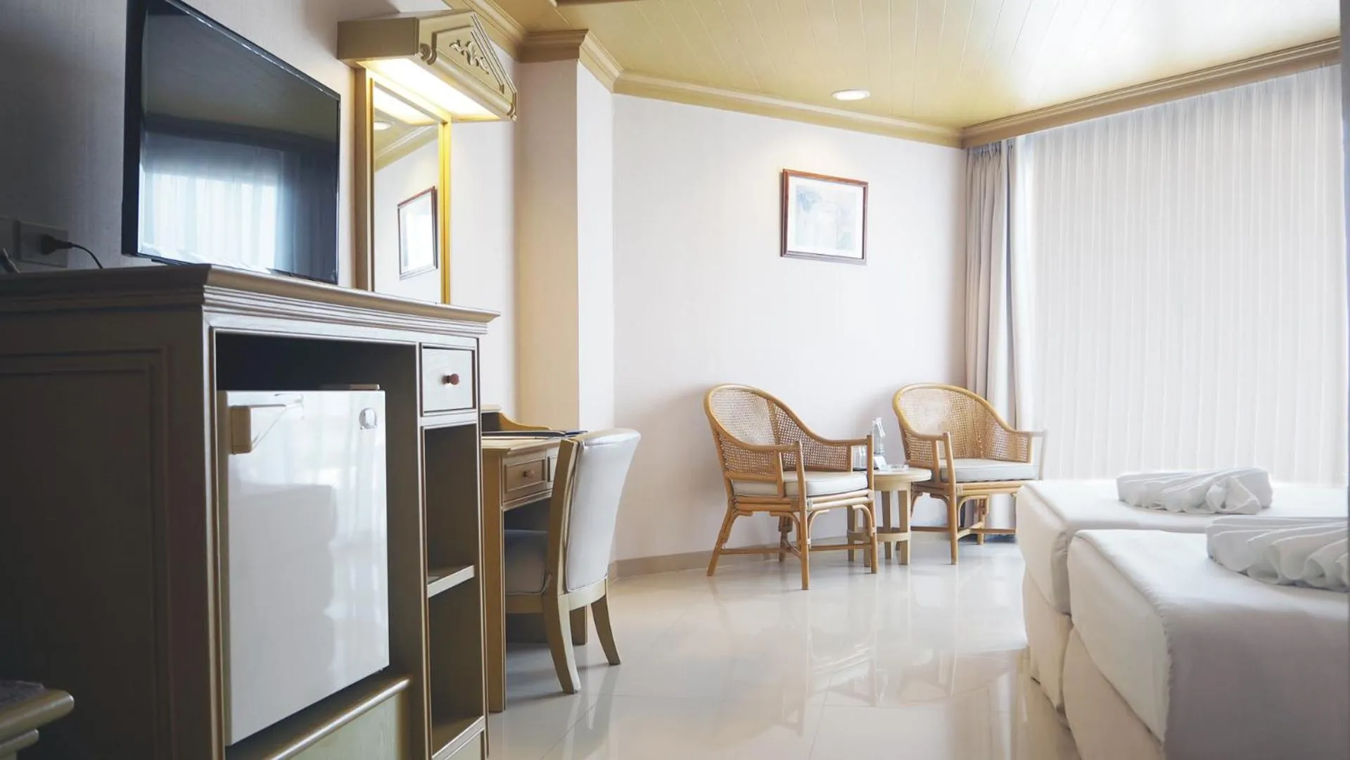 Photo of the whole room in City Beach Resort