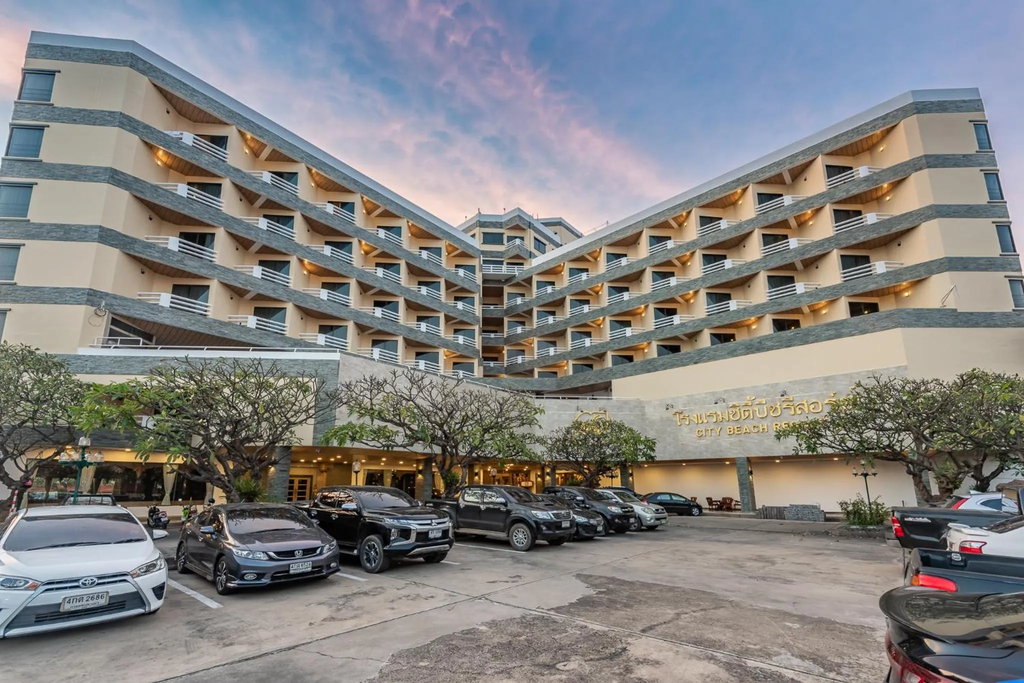 Parking in City Beach Resort