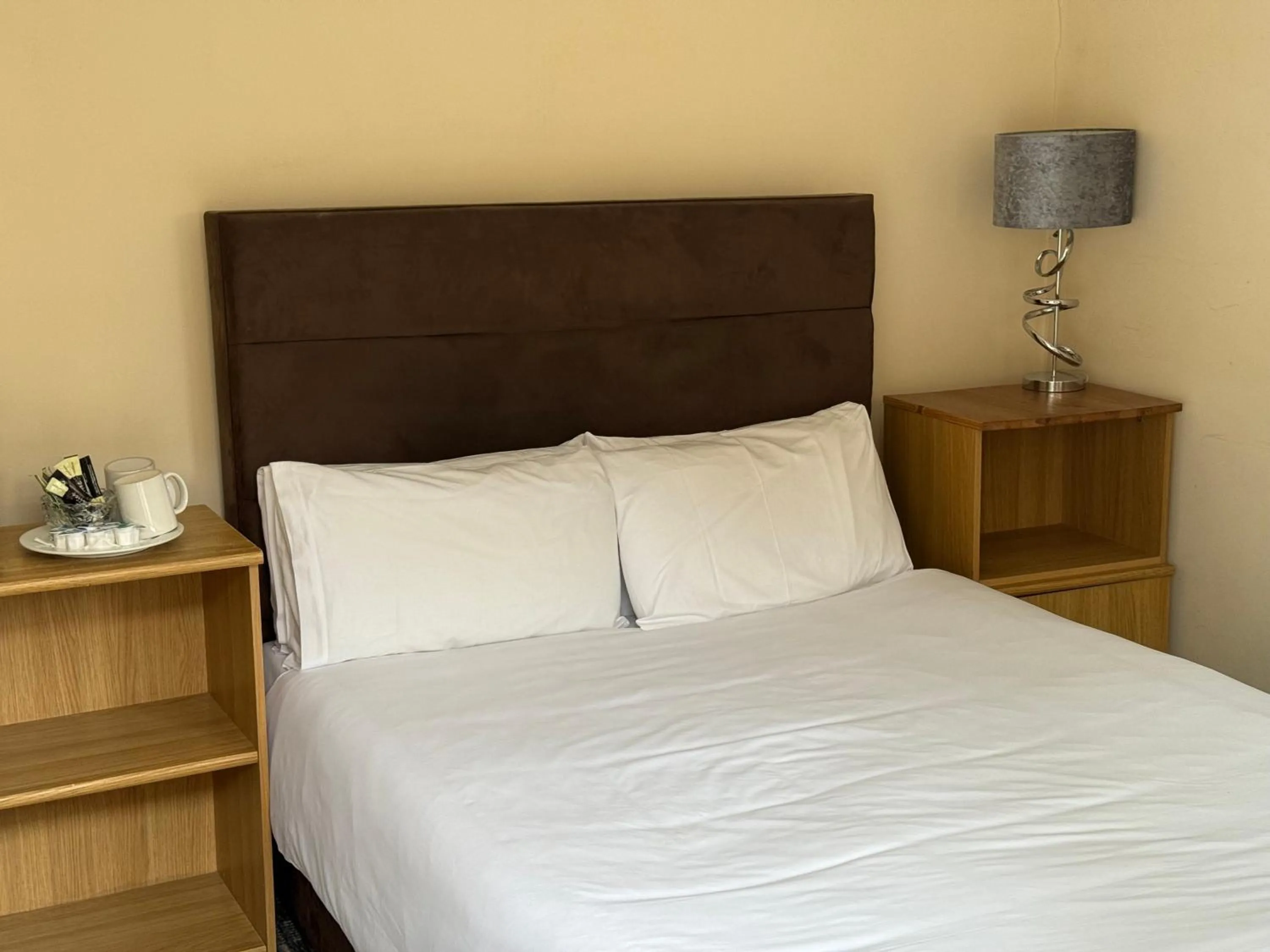 Photo of the whole room, Bed in Airport Guest House
